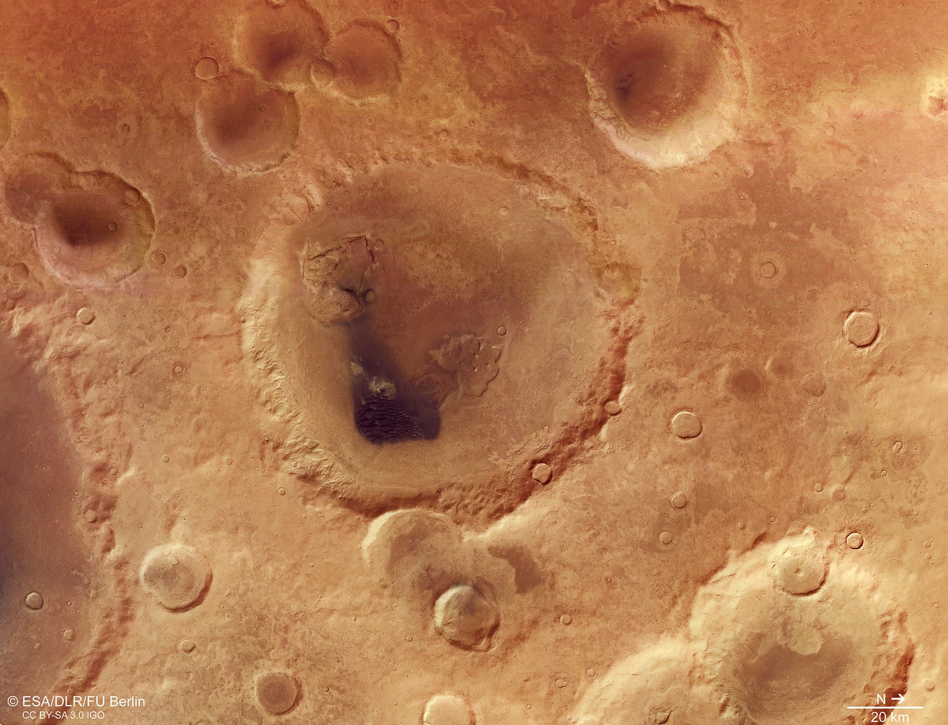 Blick auf den Krater Neukum mit Dünenfeld
