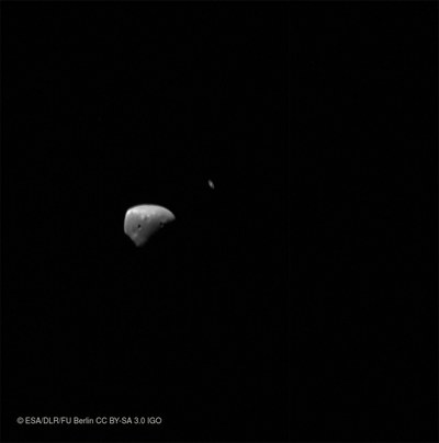 Deimos und Saturn