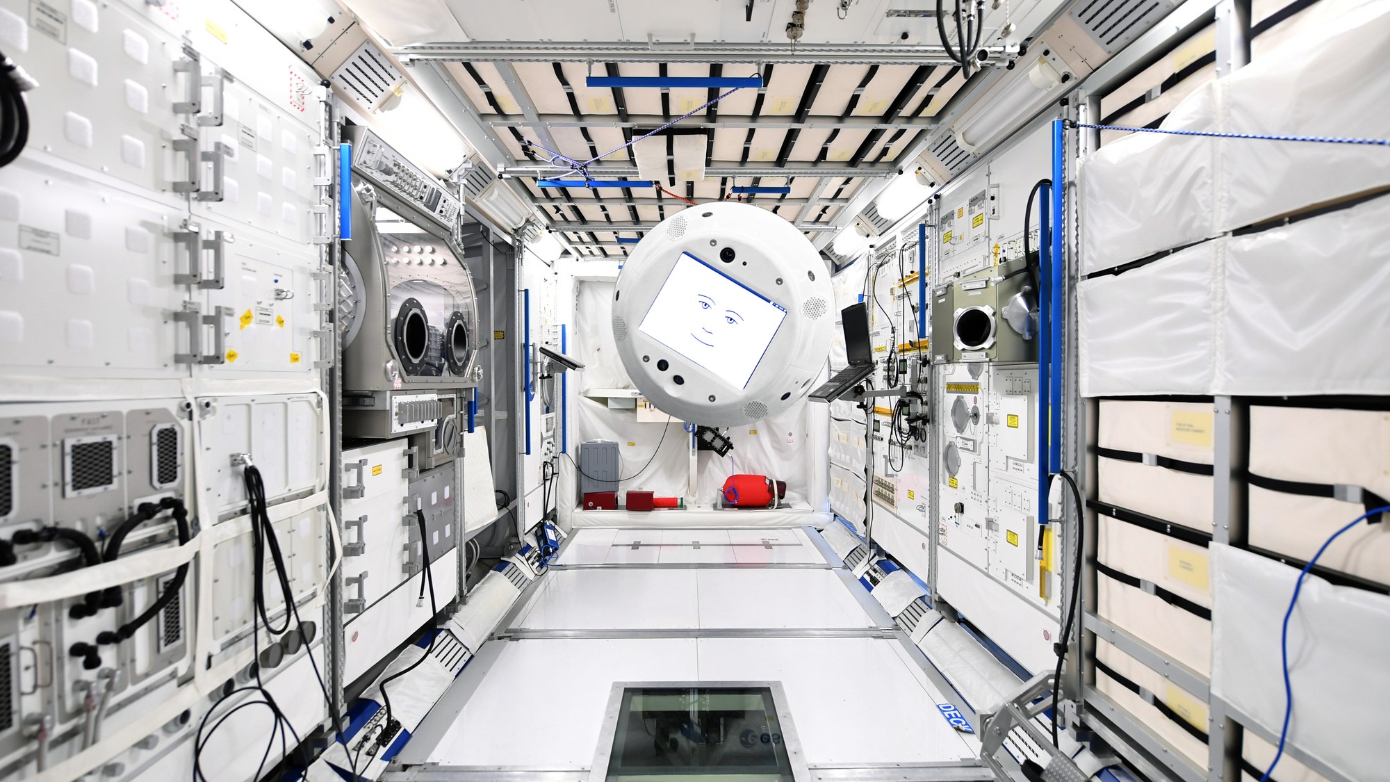 Fotomontage von CIMON auf der ISS