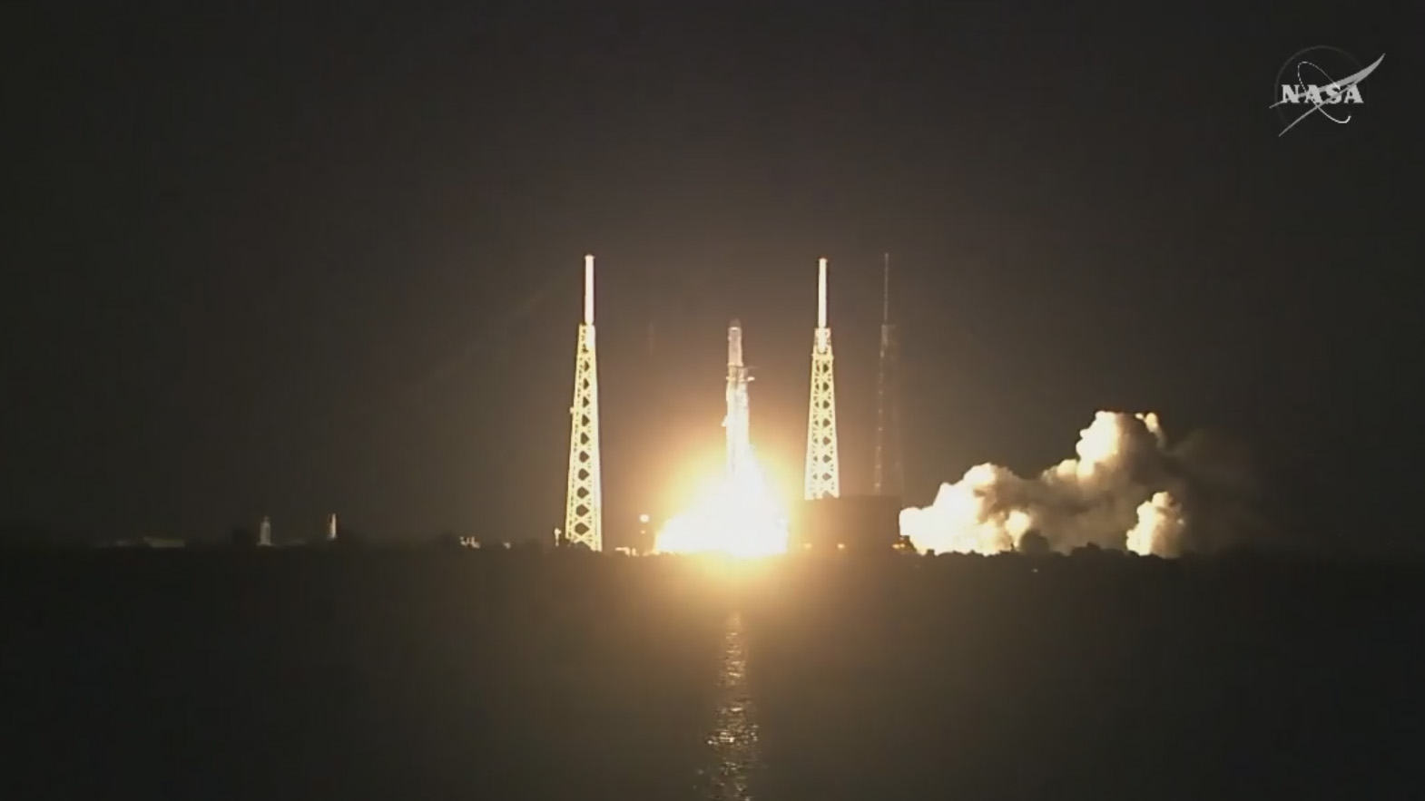 Start von SpaceX CRS-15