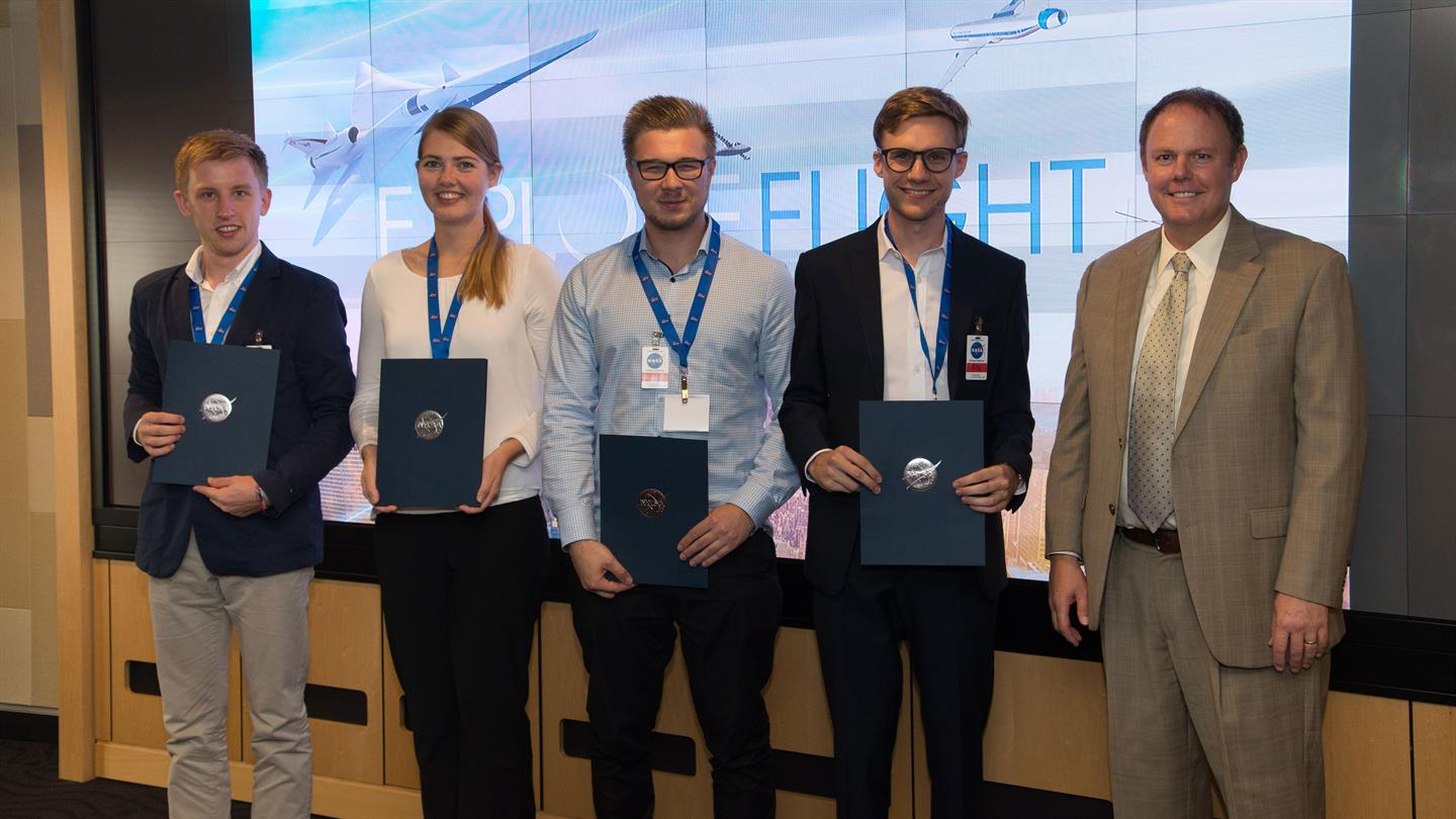 Das deutsche Siegerteam der TU-München bei der Preisverleihung