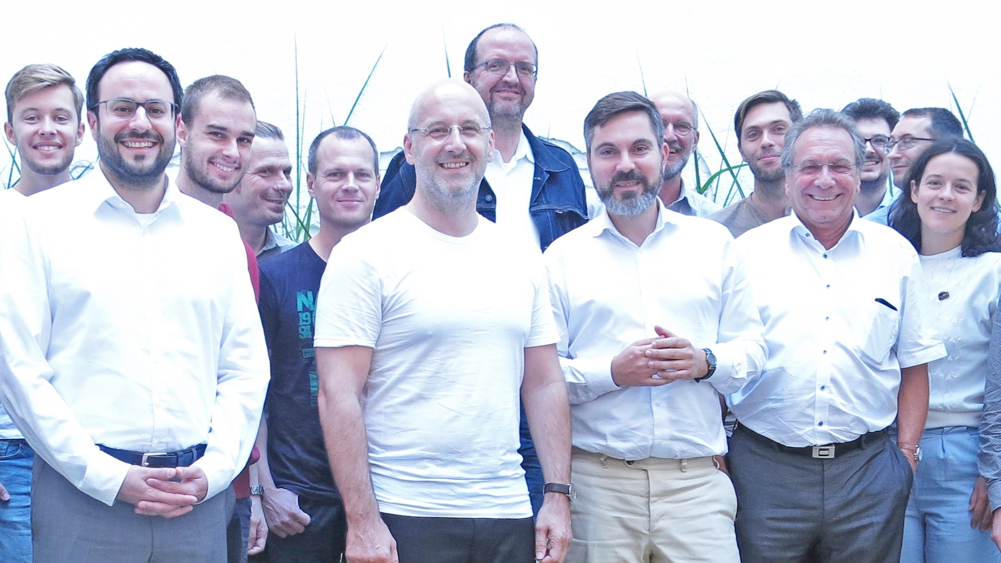 Dr. Mark Azzam informiert Bundestagsabgeordnete