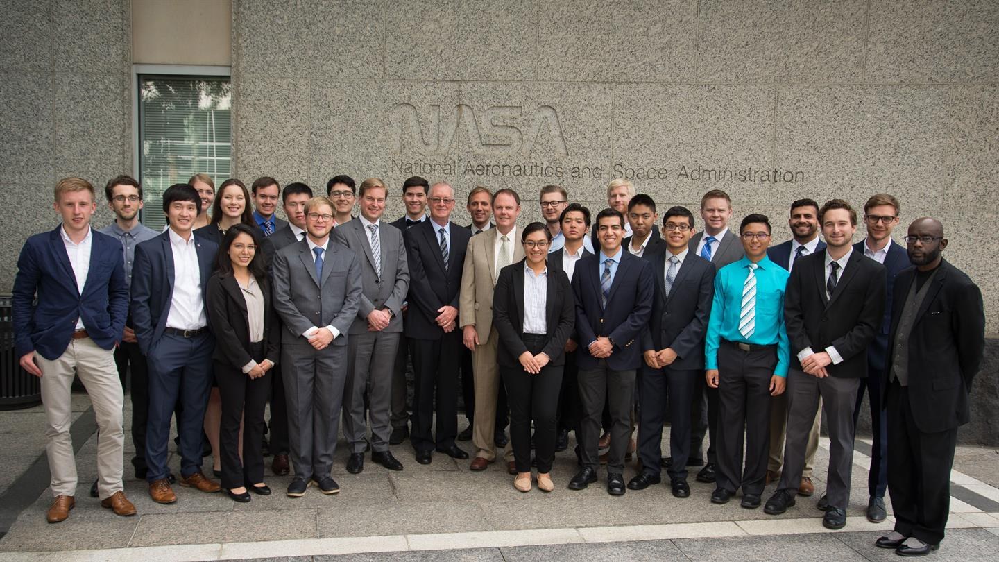 Gruppenbild zum Siegersymposium der DLR/NASA-DesignChallenge 2018