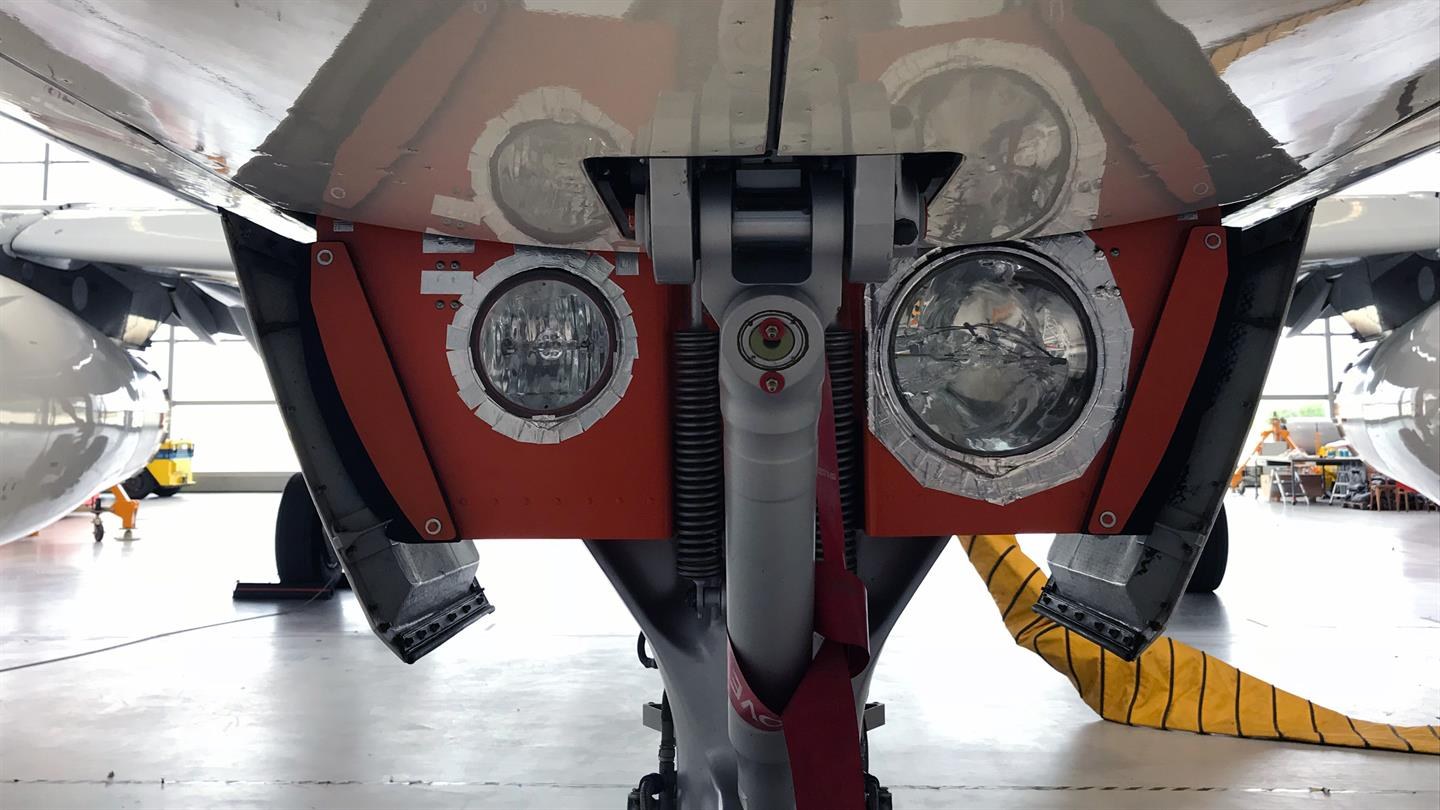 Lärmmindernde Abdeckplatten am oberen Bugfahrwerk