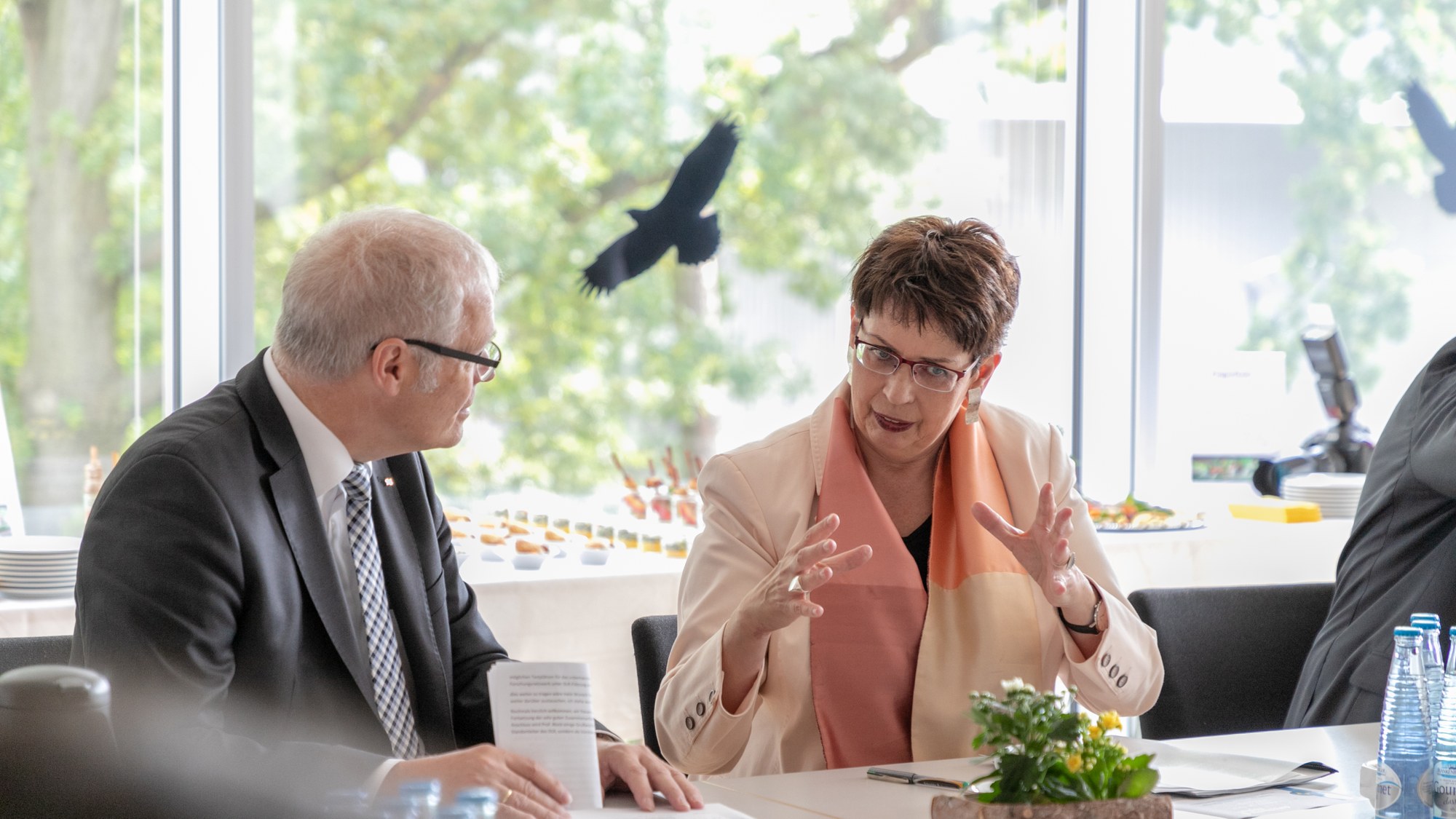 Ministerin Birgit Honé im DLR Braunschweig