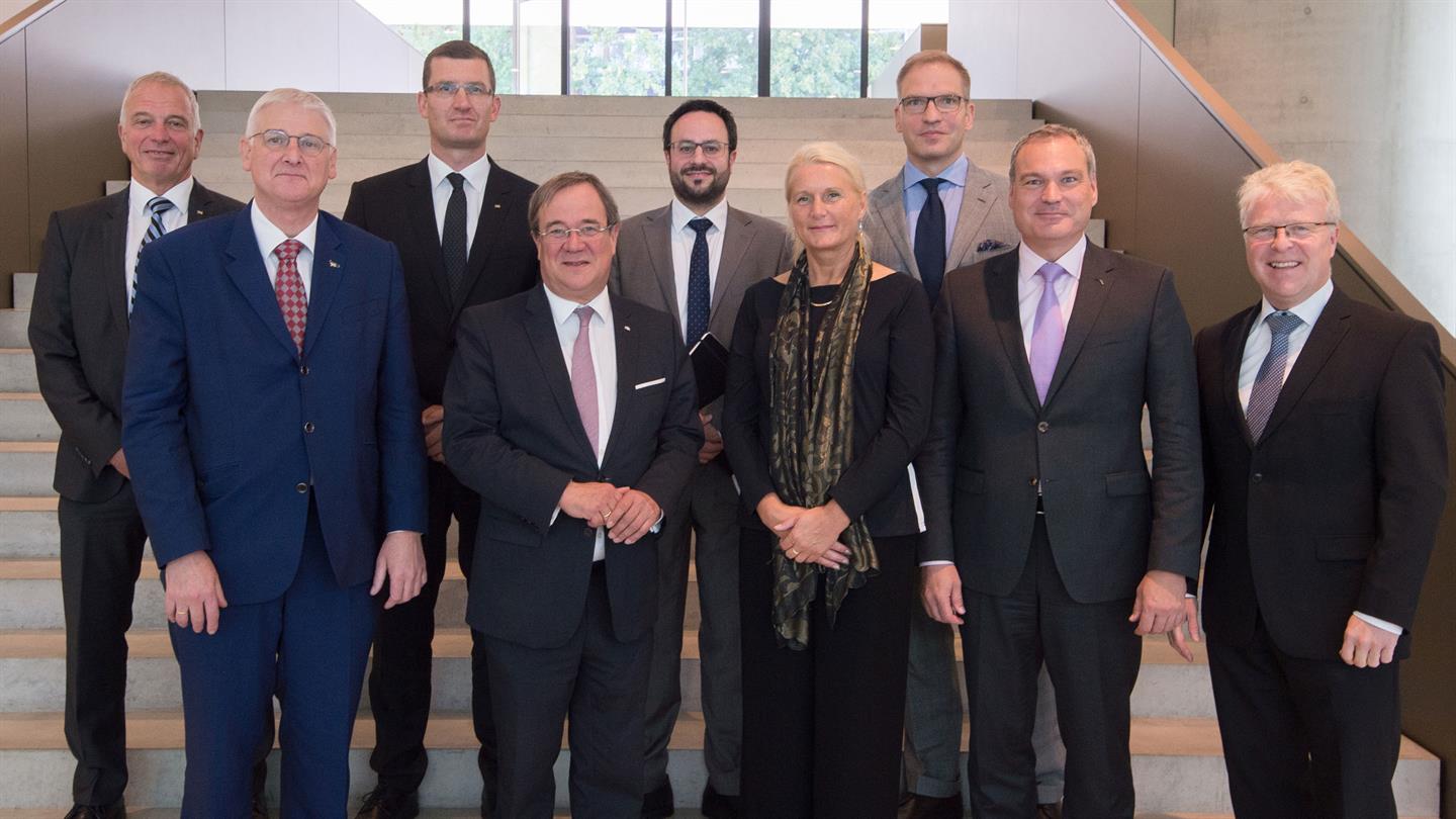 Rolf-Dieter Fischer, Hans Jörg Dittus, Dennis Göge, Armin Laschet, Mark Azzam, Pascale Ehrenfreund, Jens Jordan, Walther Pelzer und Bernhard Hoffschmidt