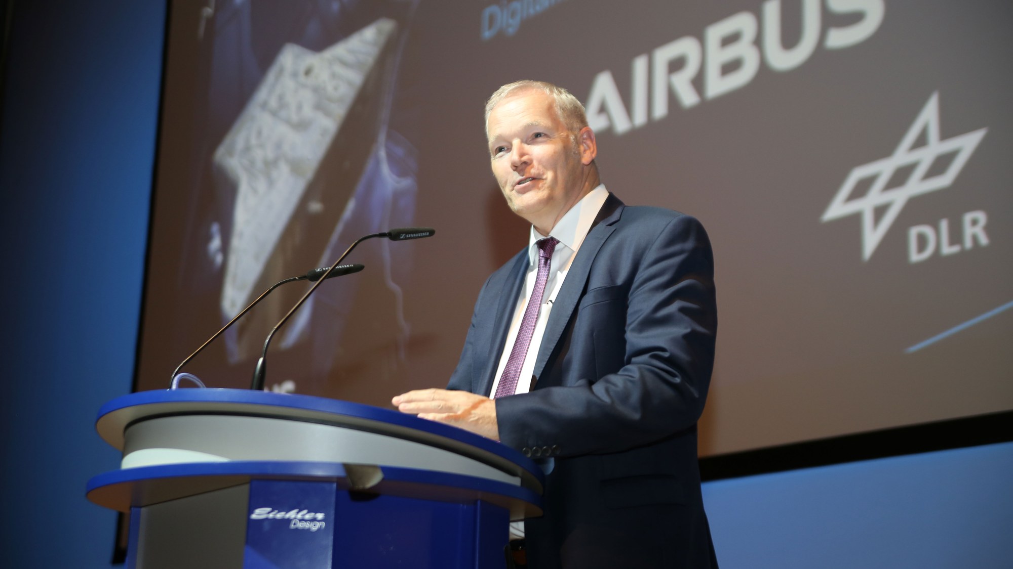 Prof. Rolf Henke bei der Eröffnungsrede