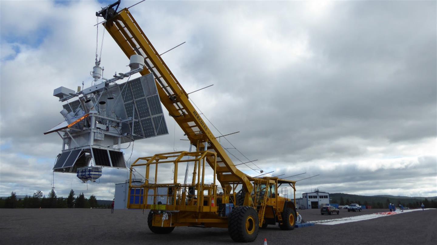 Die am Startfahrzeug hängende Ballongondel