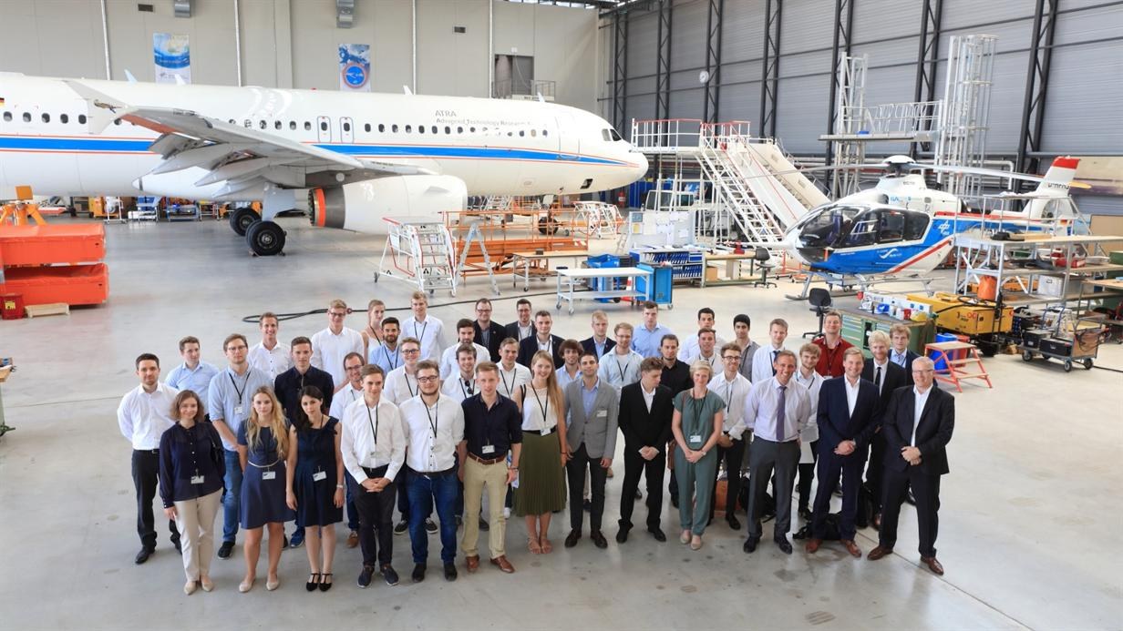 Teilnehmer der DLR/NASA-DesignChallenge in Braunschweig