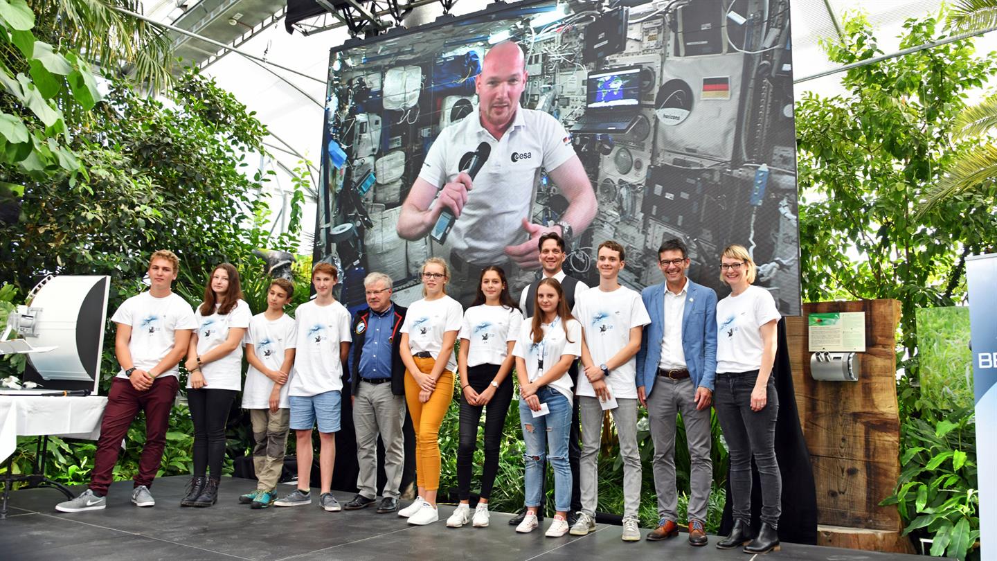 Schüler beim Livecall mit Alexander Gerst