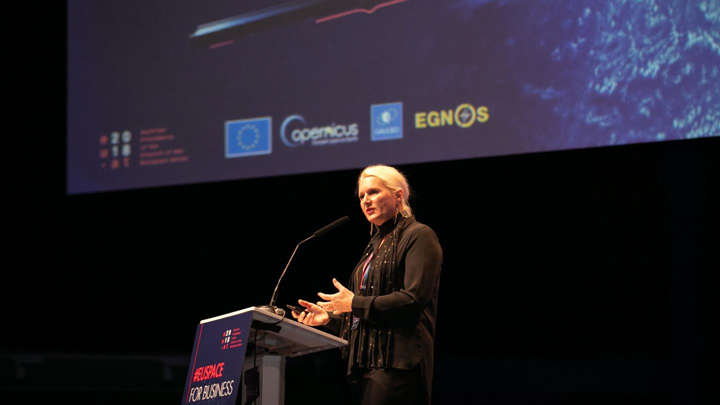 Prof. Pascale Ehrenfreund auf der Bühne