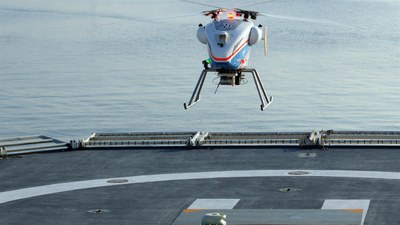superARTIS bei der Landung auf einem Schiff