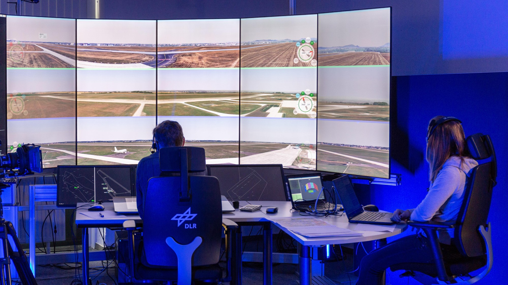 Simulationsversuche im DLR Remote Tower Lab in Braunschweig