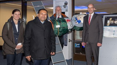 Generalkonsul Rajaram im Deutschen Raumfahrtkontrollzentrum
