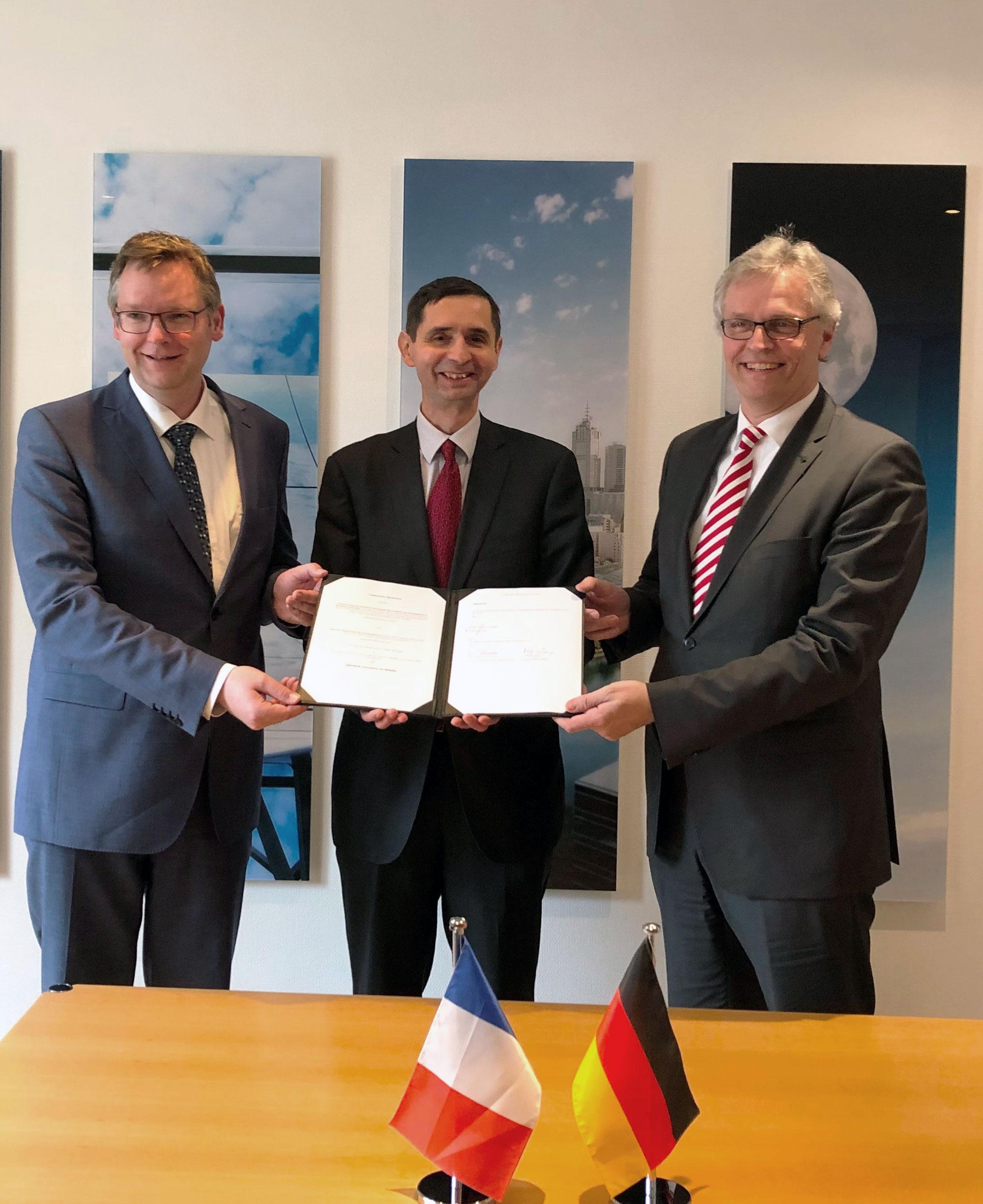 Nach Vertragsunterschrift von IFSTTAR und DLR