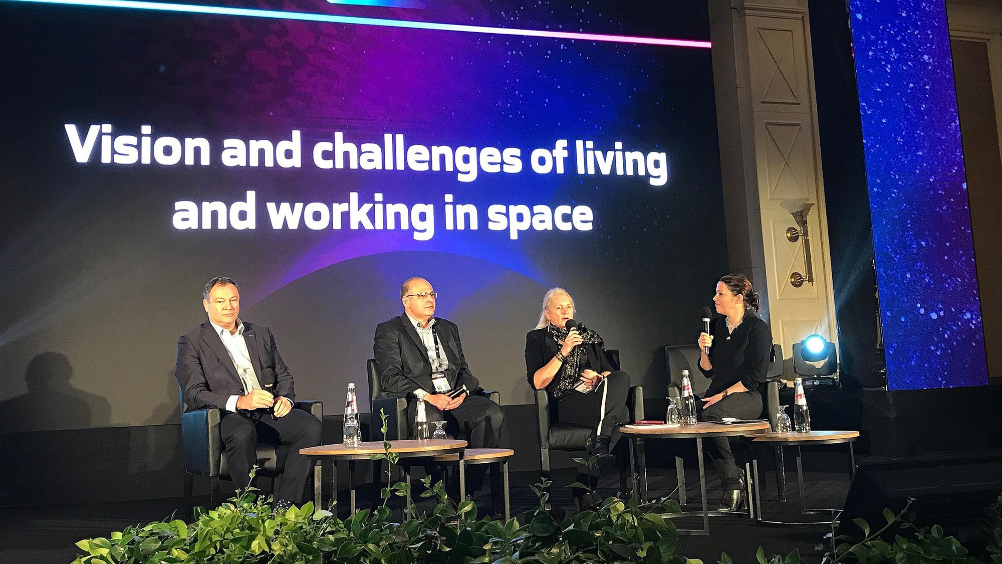 Paneldiskussion "Vision and challenges of living and working in space"