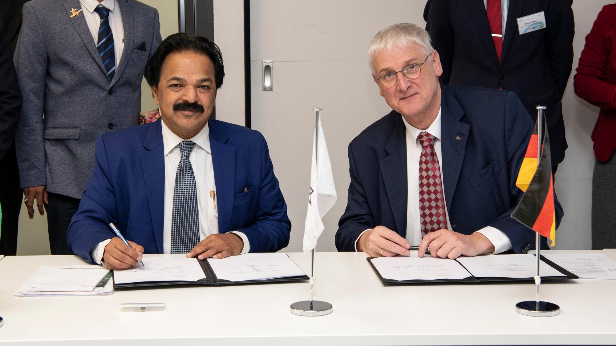 Vertragsunterzeichnung zwischen ISRO und DLR