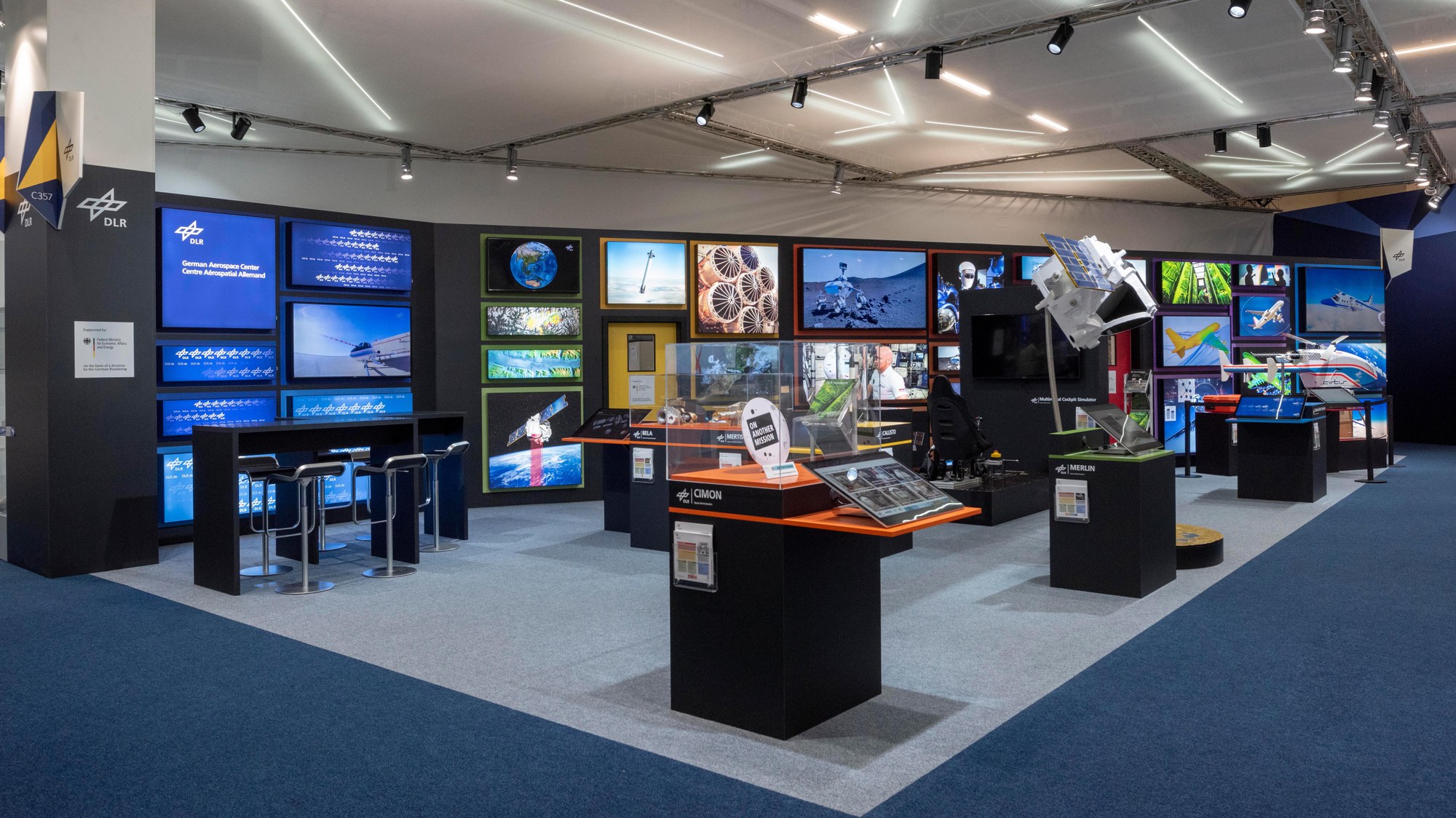 DLR-Stand auf dem Aerosalon