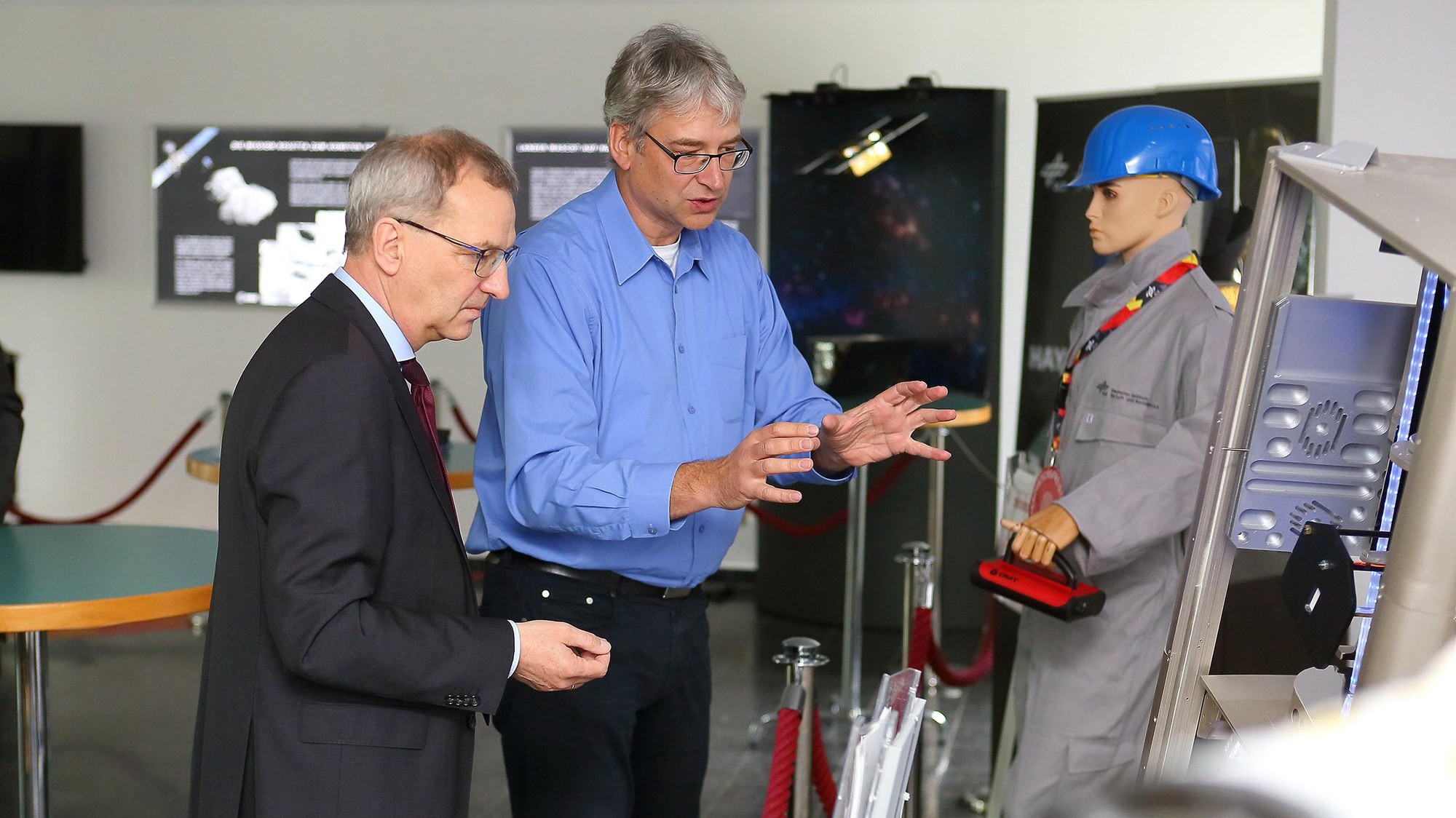 Sts Fischer besucht DLR Berlin: IPS