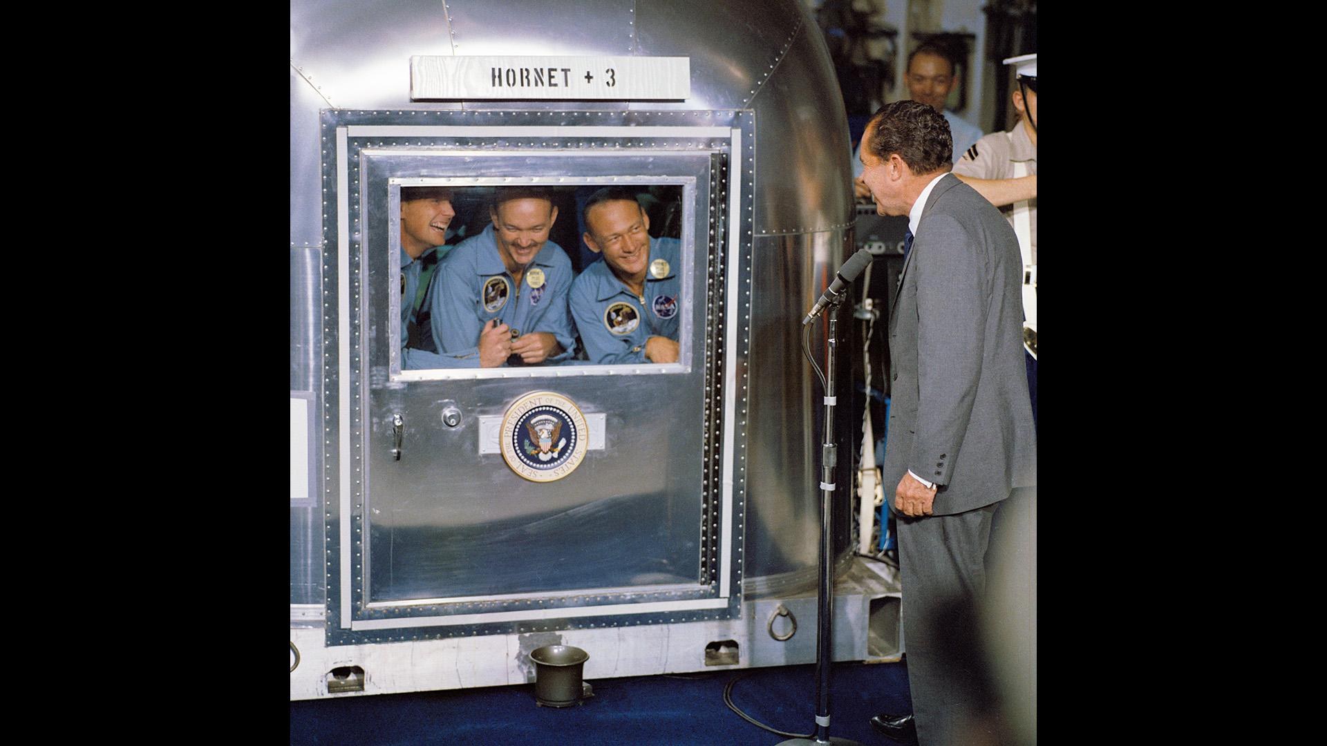 Plausch der Astronauten mit dem US-Präsidenten – hinter Glas