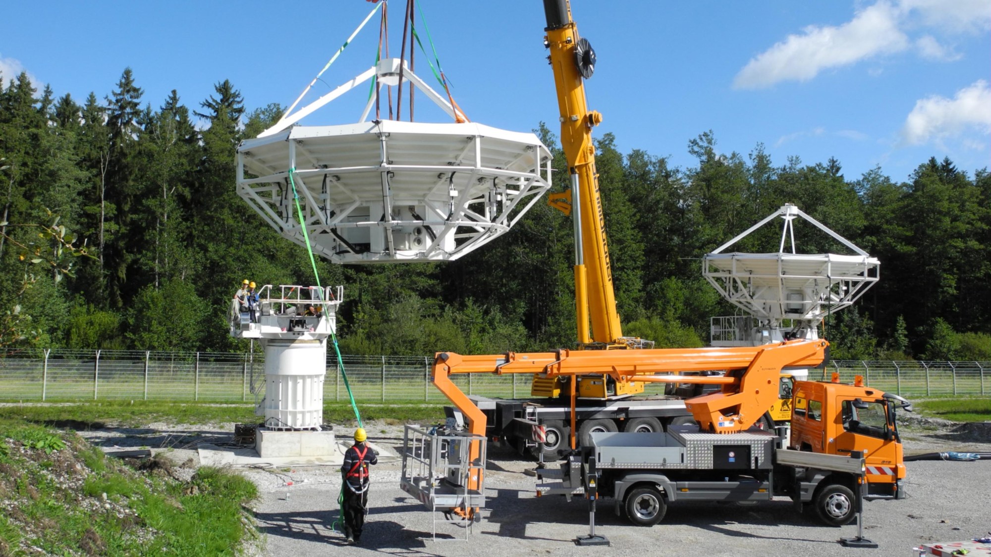 Aufbau der EDRS-Hauptantennen in Weilheim