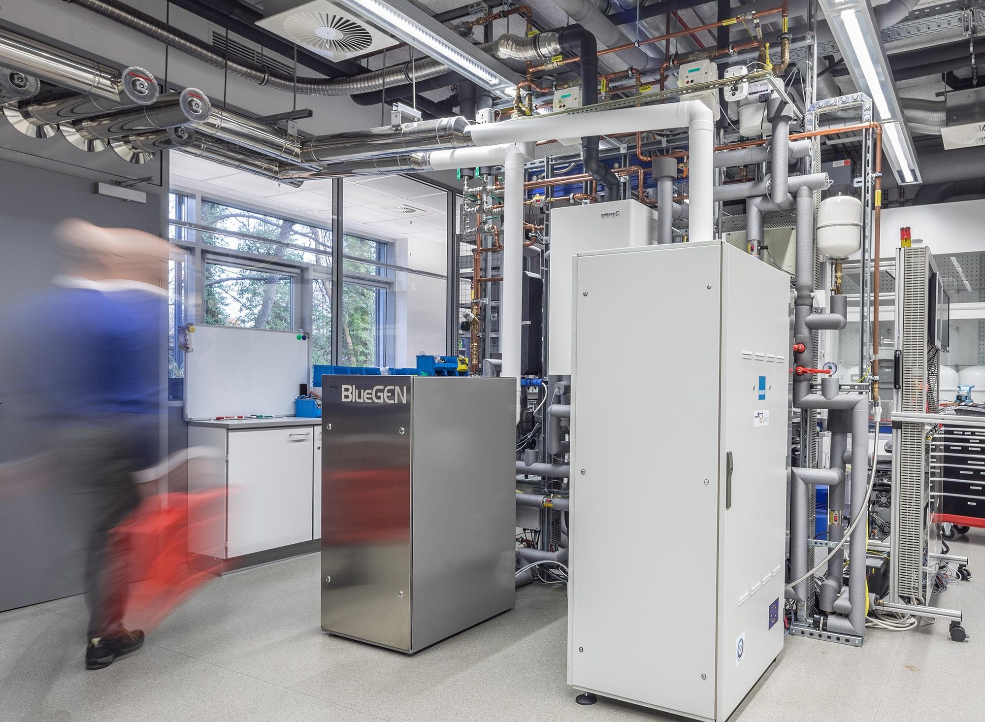 Zeitraffertest mit einer brennstoffzellenbasierten KWK-Anlage am Institut für Vernetzte Energiesysteme