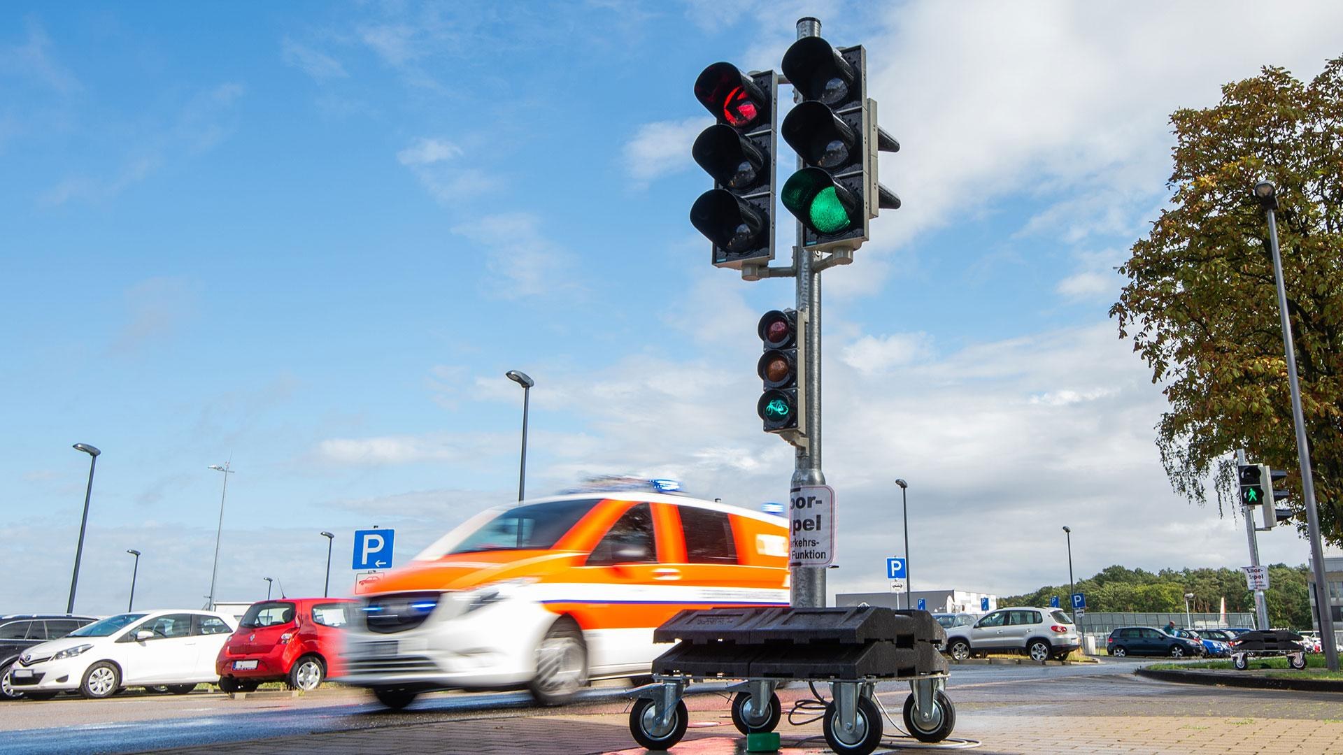Einsatzfahrzeug und Ampel