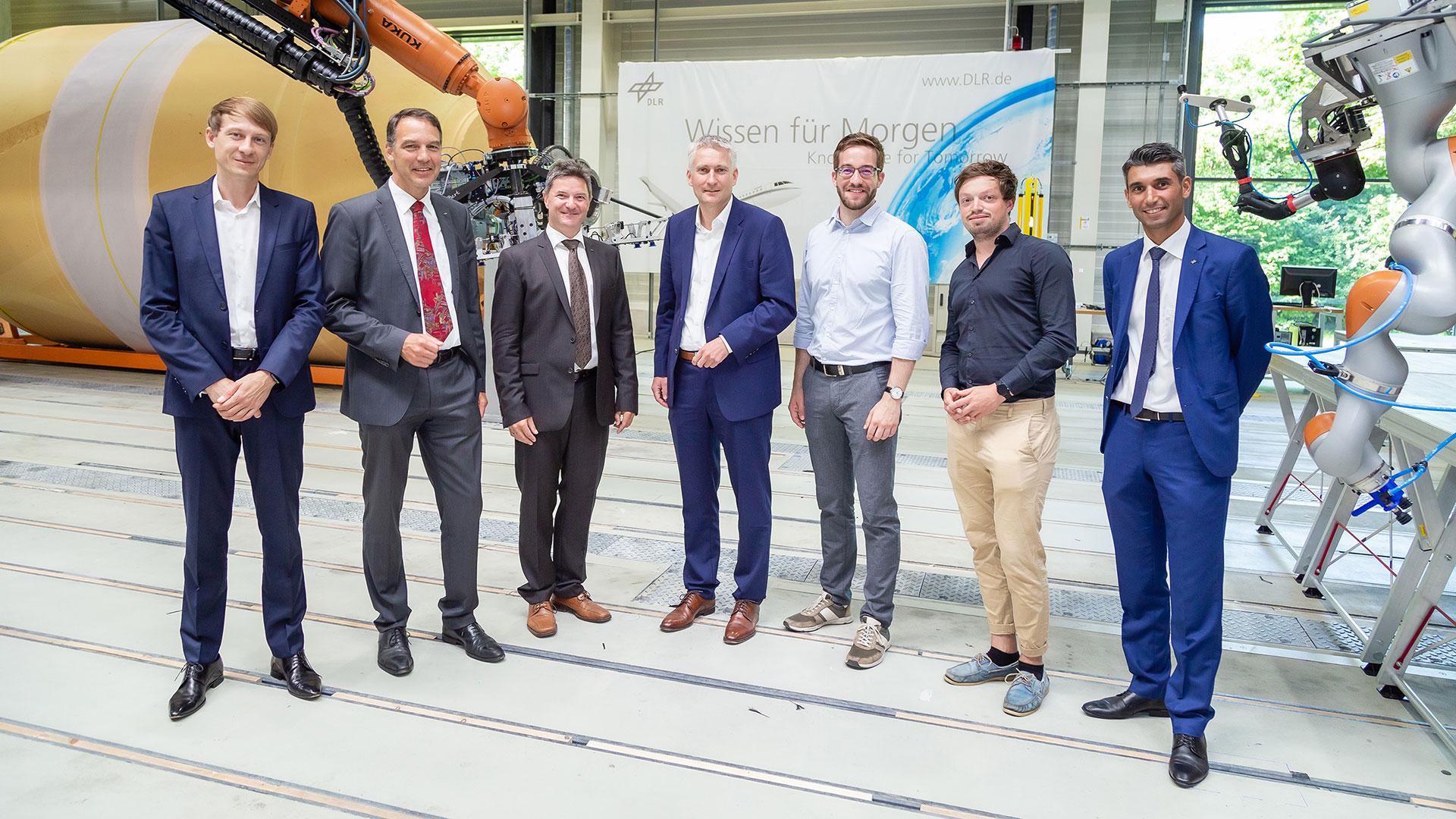 Bundestagsabgeordneter Hansjörg Durz zu Besuch im DLR Augsburg