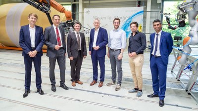 Bundestagsabgeordneter Hansjörg Durz zu Besuch im DLR Augsburg