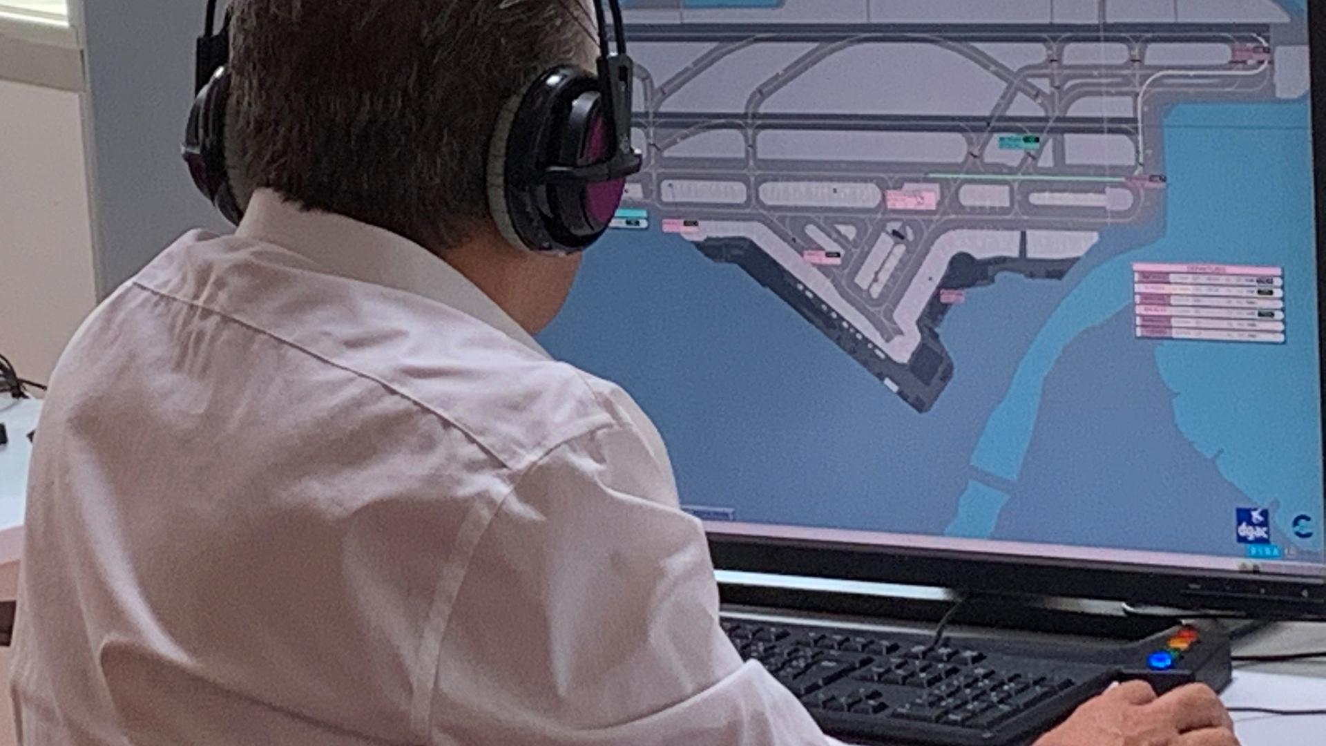 Lotse der Flugsicherung DSNA