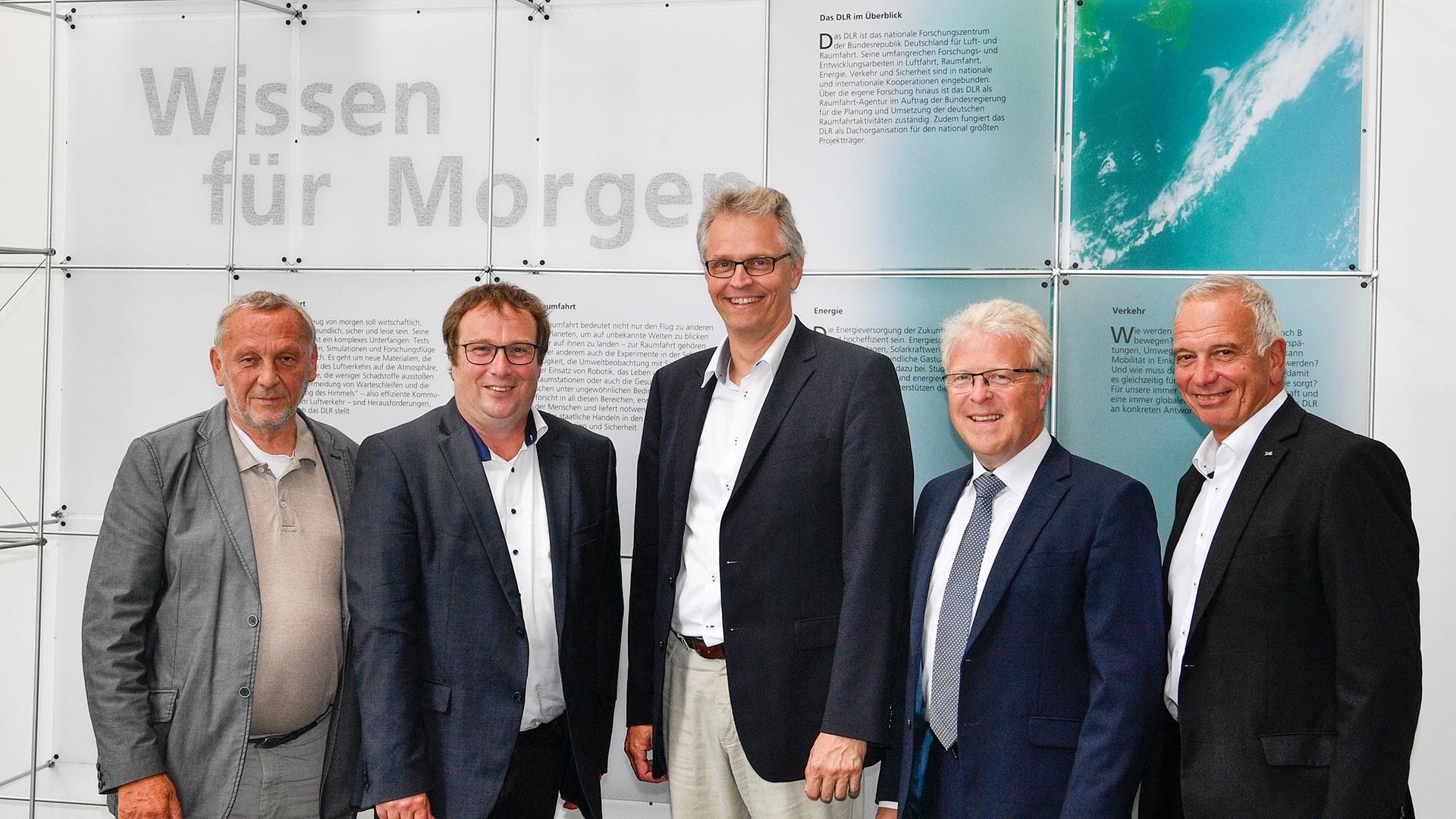 Gruppenbild mit MdB Oliver Krischer