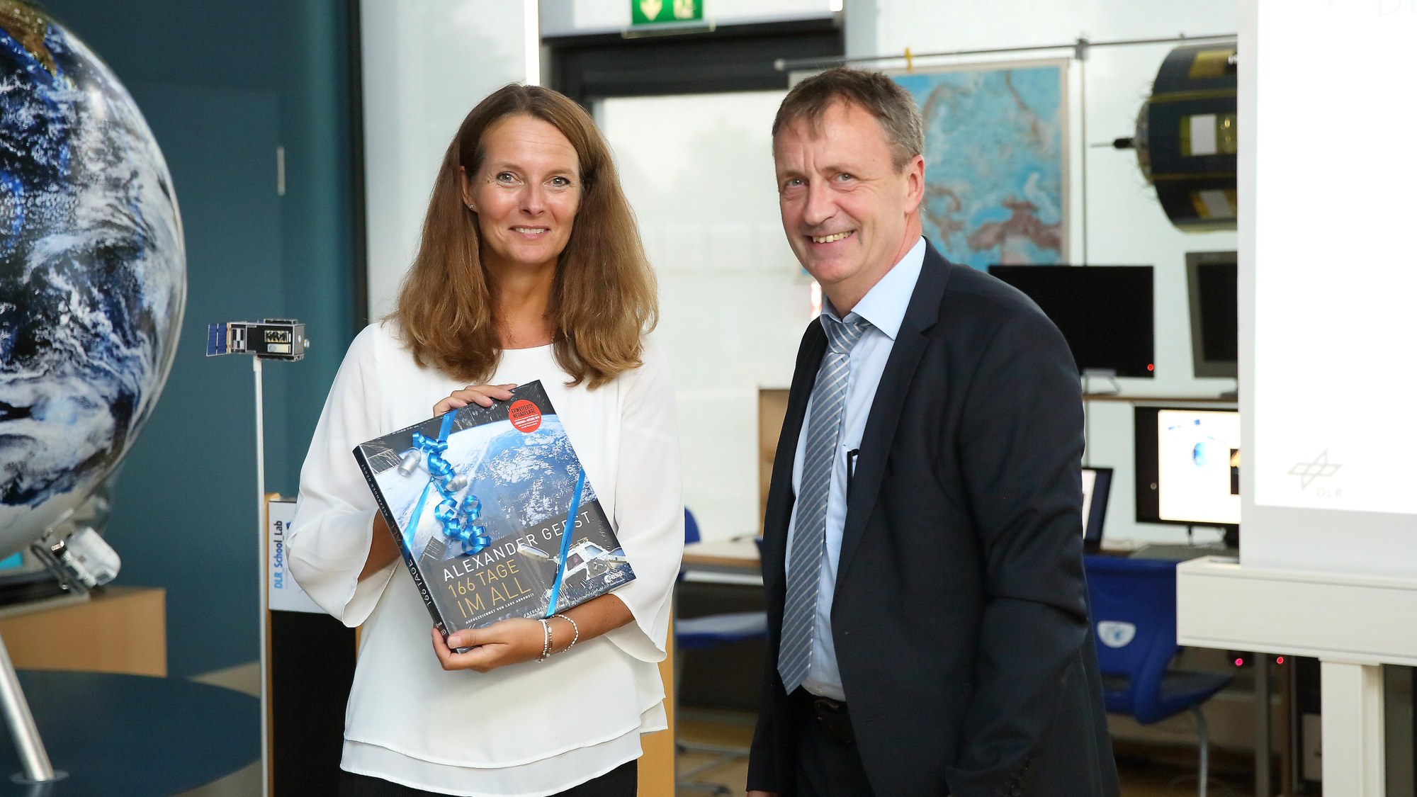 Ministerin Bettina Martin und Klaus Hamacher, stellv. DLR-Vorstandsvorsitzender