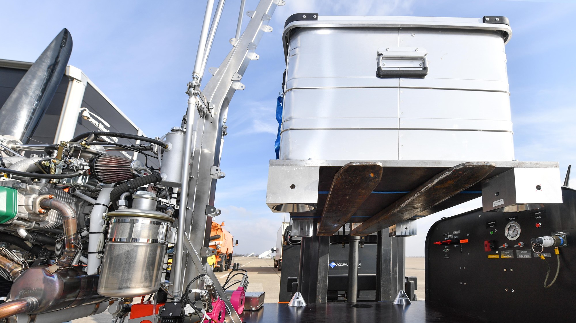Bis zu 200 kilogramm Hilfsgüter oder wichtige Ersatzteile sollen mit dem unbemannten Tragschrauber flexibel, sicher und kostengünstig transportiert werden können.