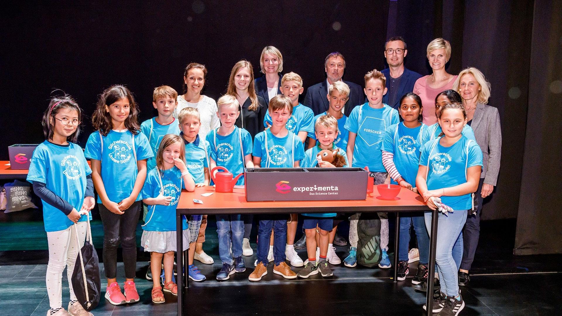 Silcherschule aus Heilbronn erhält die Blumensamen aus dem All