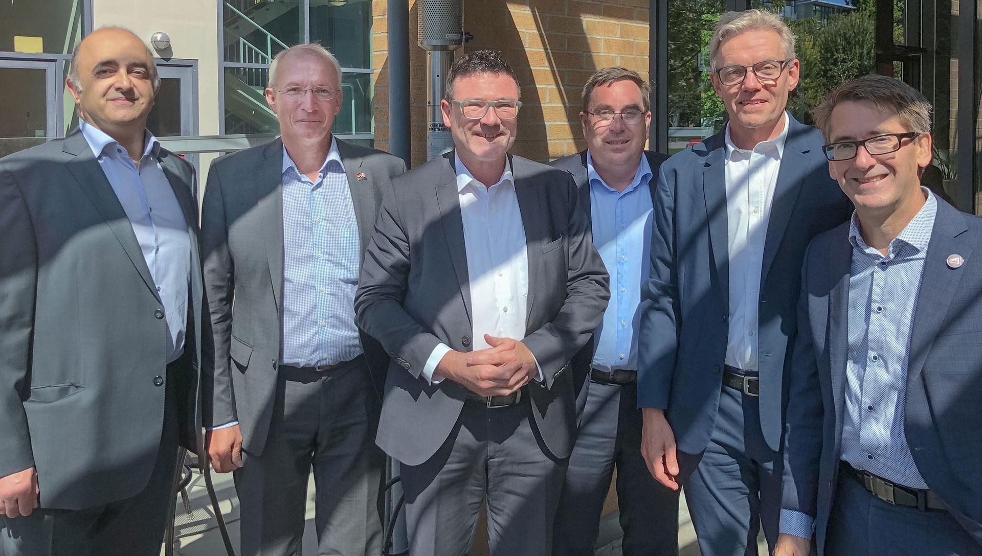 Dr. Stefan Kaufmann MdB (3. v. l.) beim DLR in Vancouver