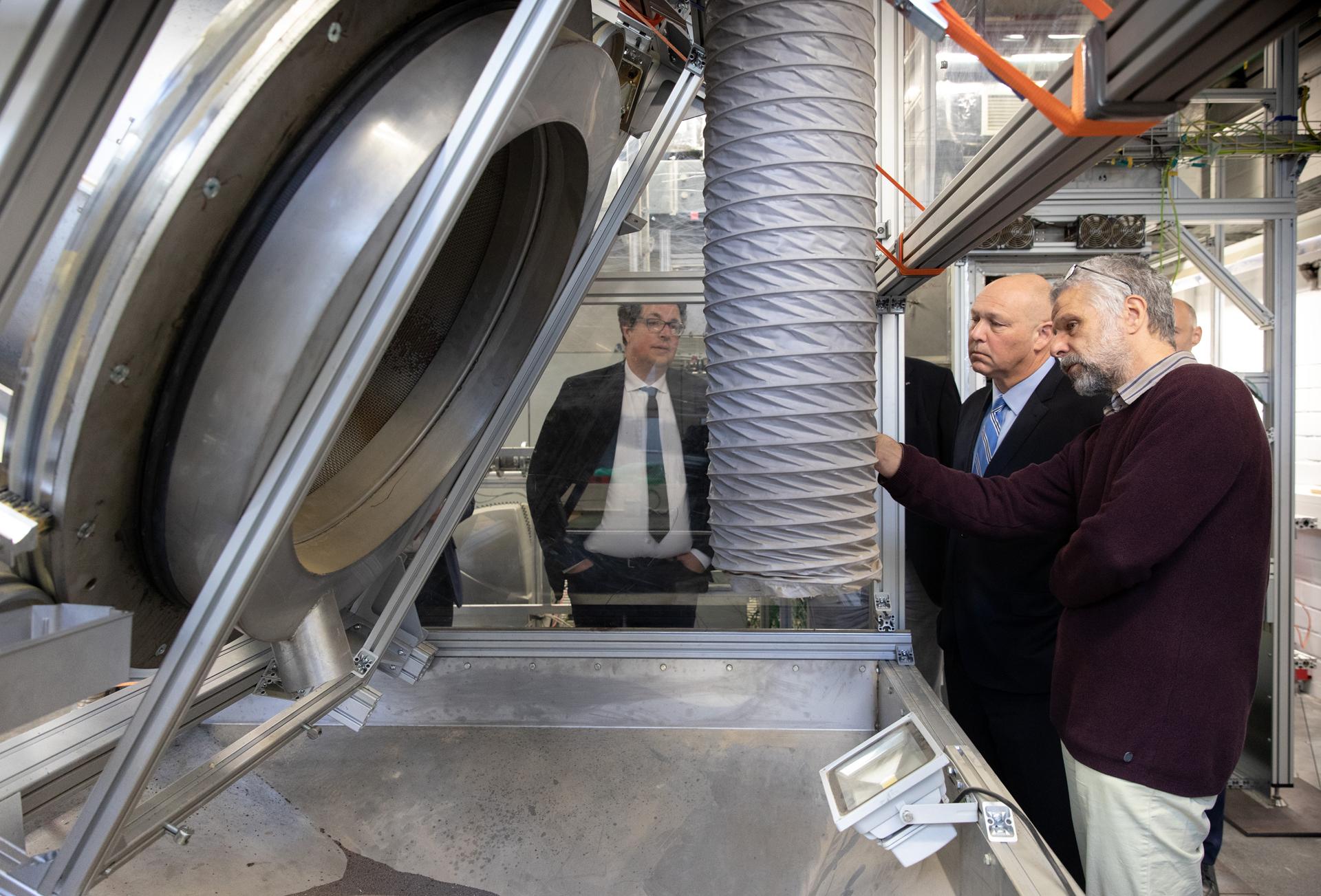 Einblick in die DLR-Energieforschung für Chris Fall vom Science Office des US-Department of Energy
