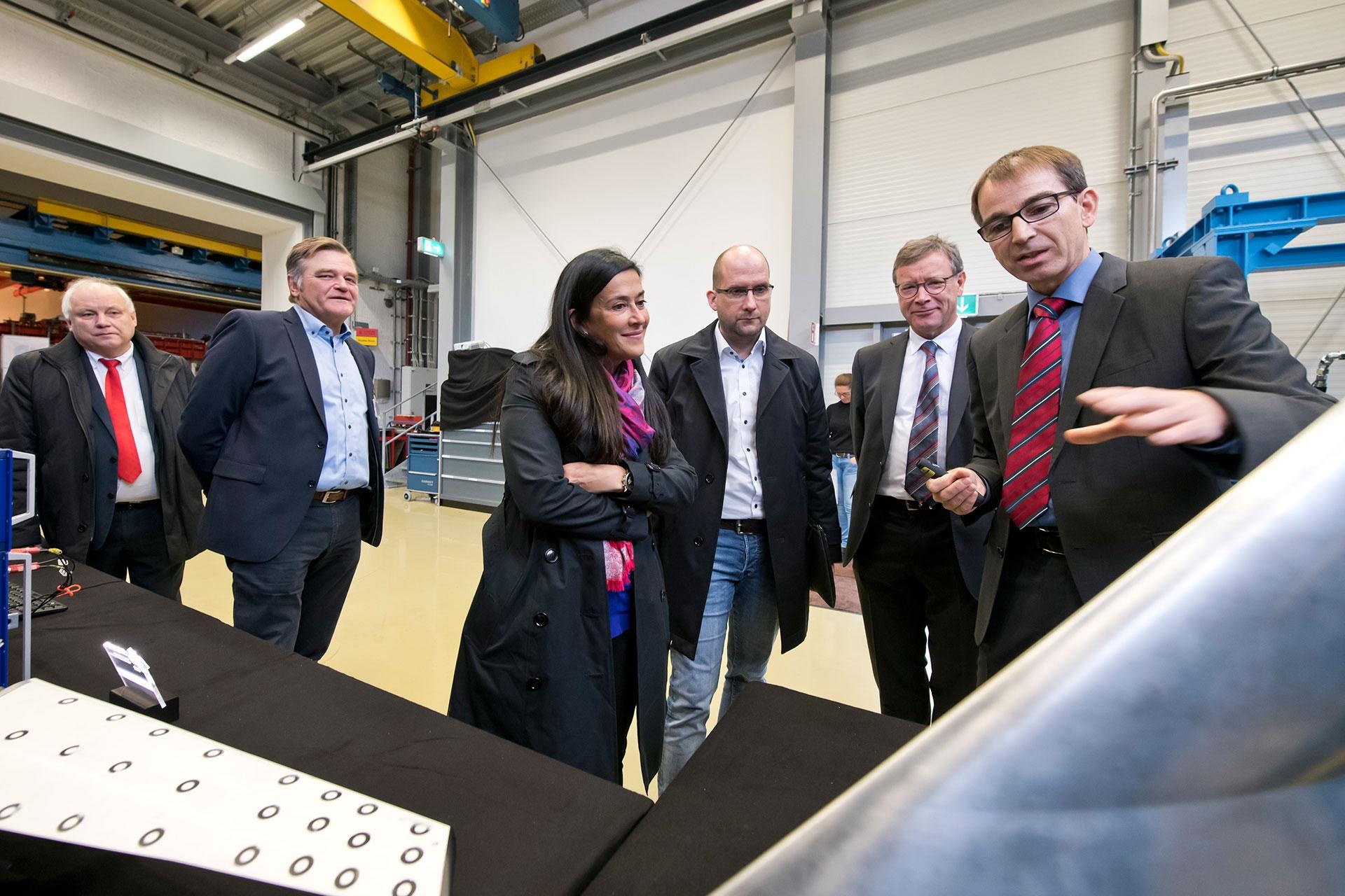 Erklärungen an Modellen von Flugzeugflügeln