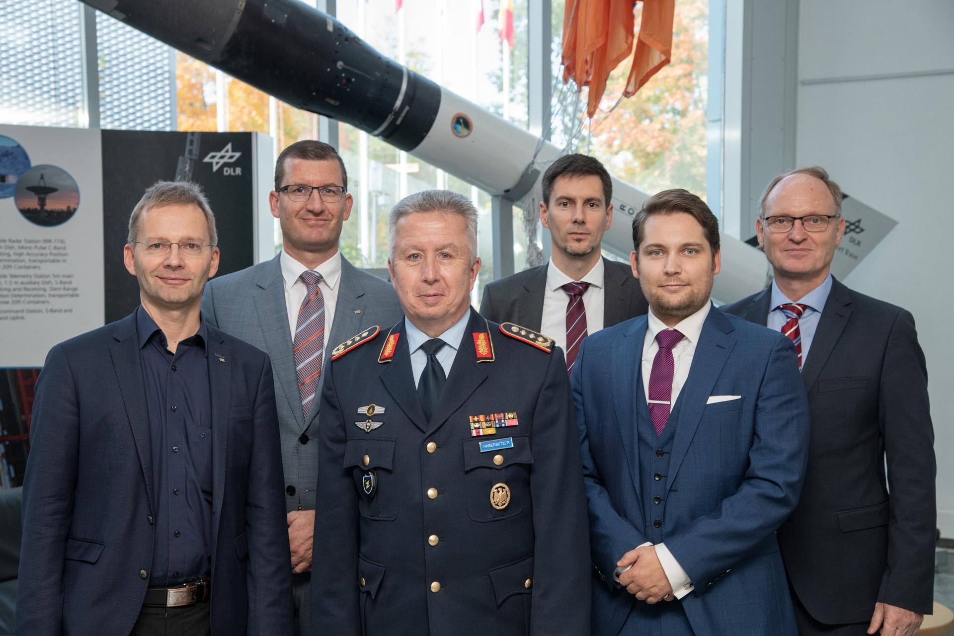 Generalleutnant Habersetzer zusammen mit Delegation
