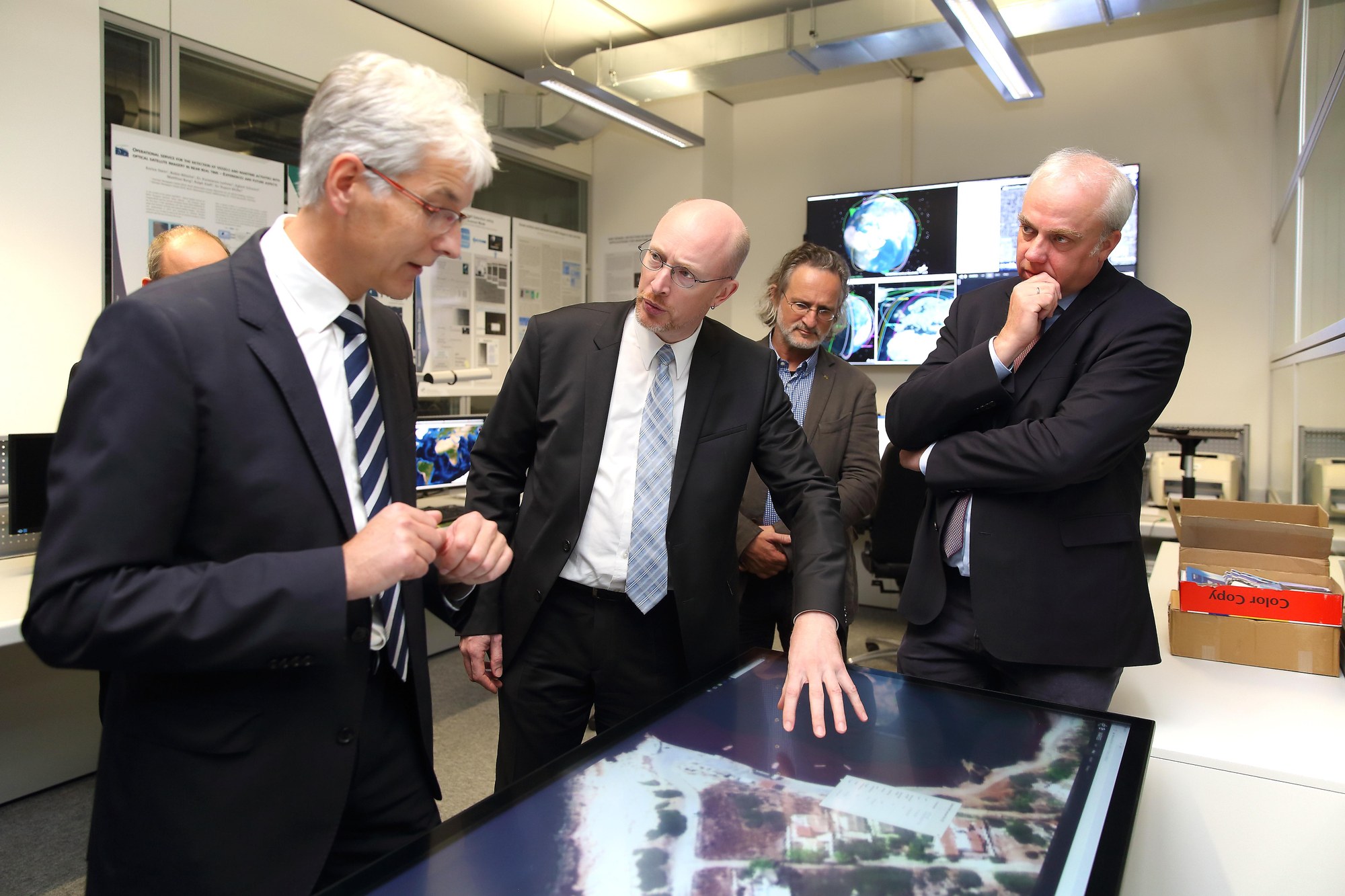 Im Deutschen Fernerkundungsdatenzentrum (DFD)