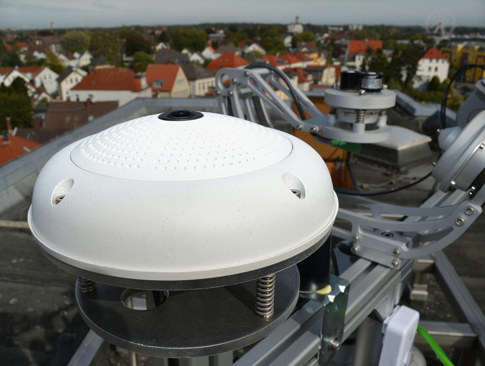 Jede Eye2Sky-Messstation ist mit einer Wolkenkamera ausgestattet