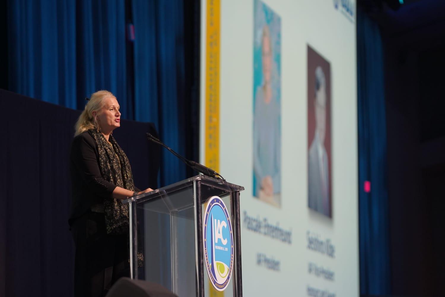 Prof. Ehrenfreund auf dem IAC 2019