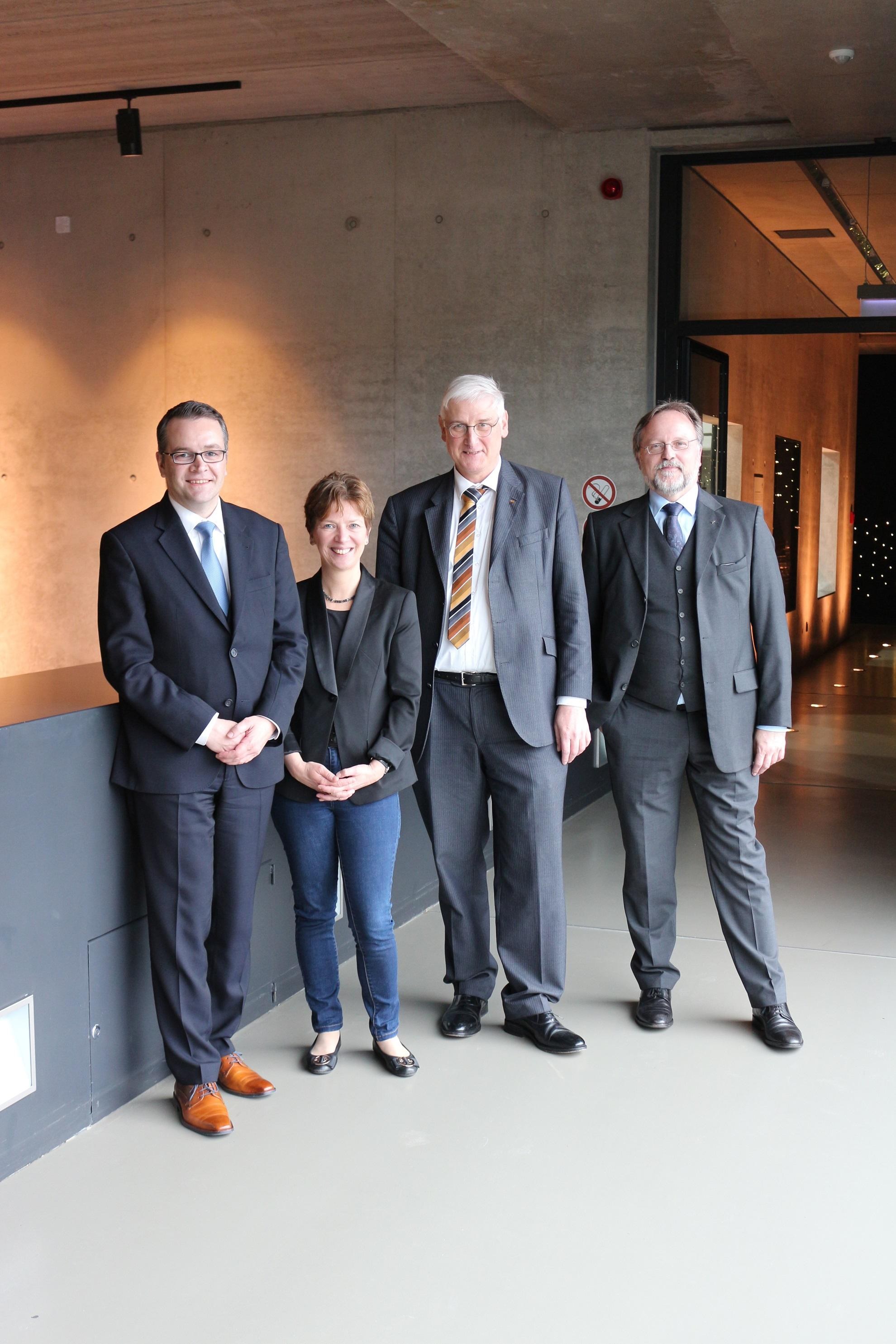 Frau Dr. Schilling, Senatorin für Justiz und Verfassung sowie Senatorin für Wissenschaft und Häfen der Freien Hansestadt Bremen beim DLR