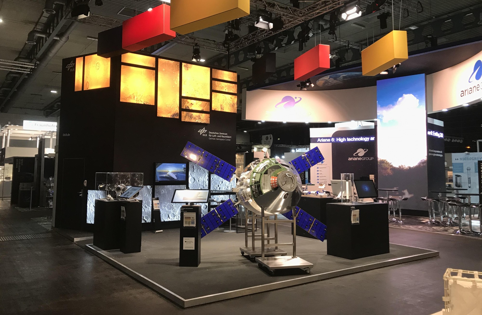 DLR-Stand auf der SpaceTech Expo 2019