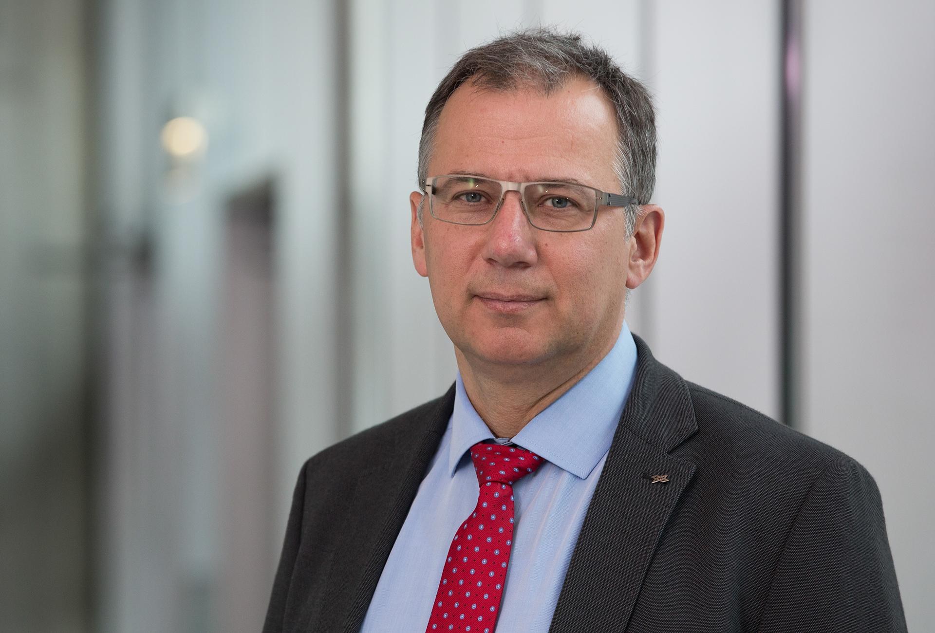 Prof. Thomas Dekorsy, Leiter des DLR-Instituts für Technische Physik am Standort Stuttgart