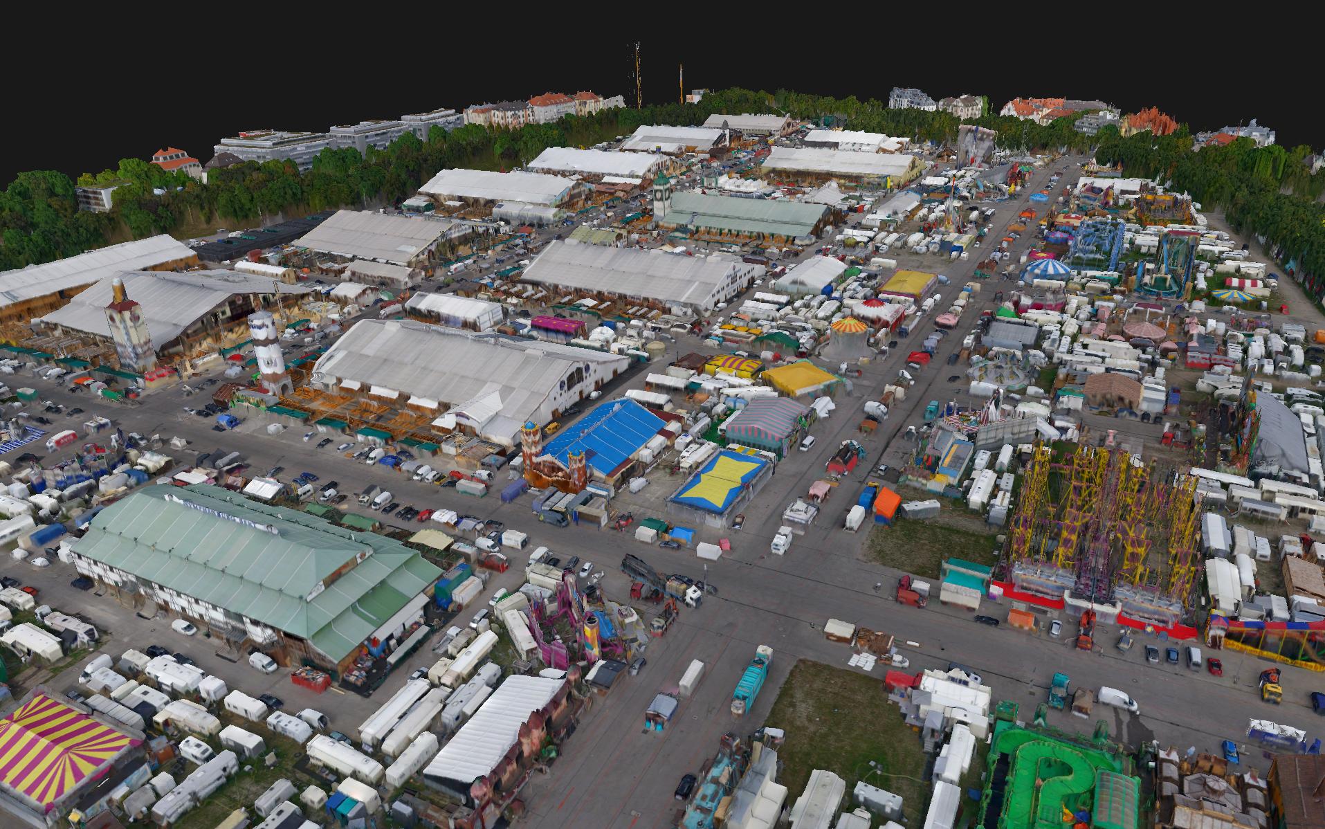 Zelte und Fahrgeschäfte auf dem Oktoberfest