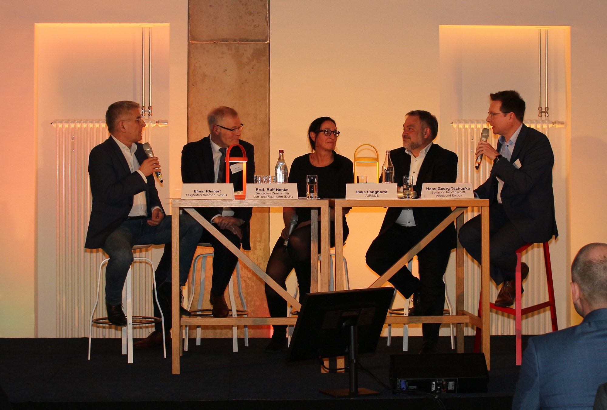 Experten aus Wissenschaft, Wirtschaft und Politik diskutieren über Anforderungen an den zukünftigen Luftverkehr