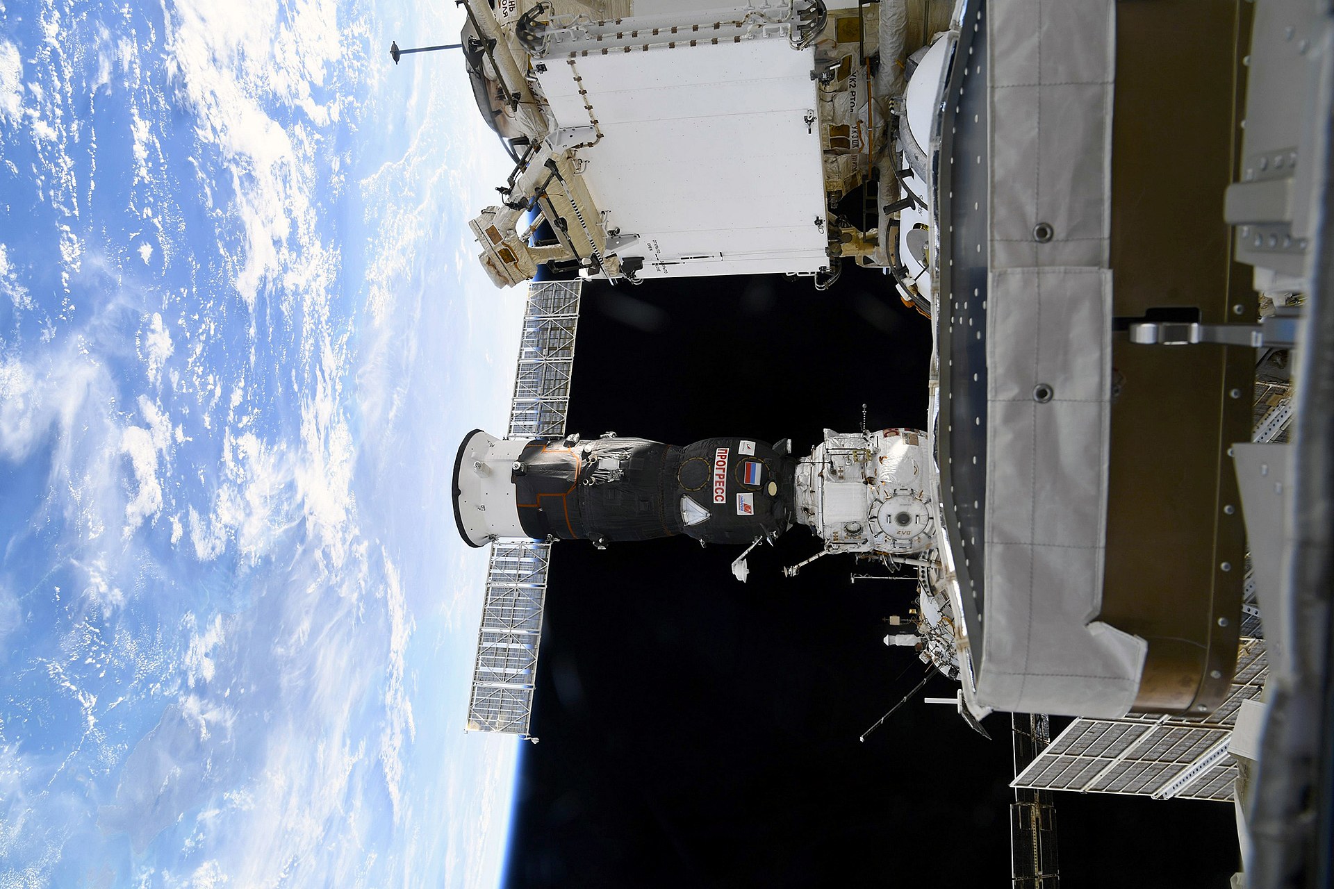 Progress-MS-13-Frachter am russischen Segment der ISS