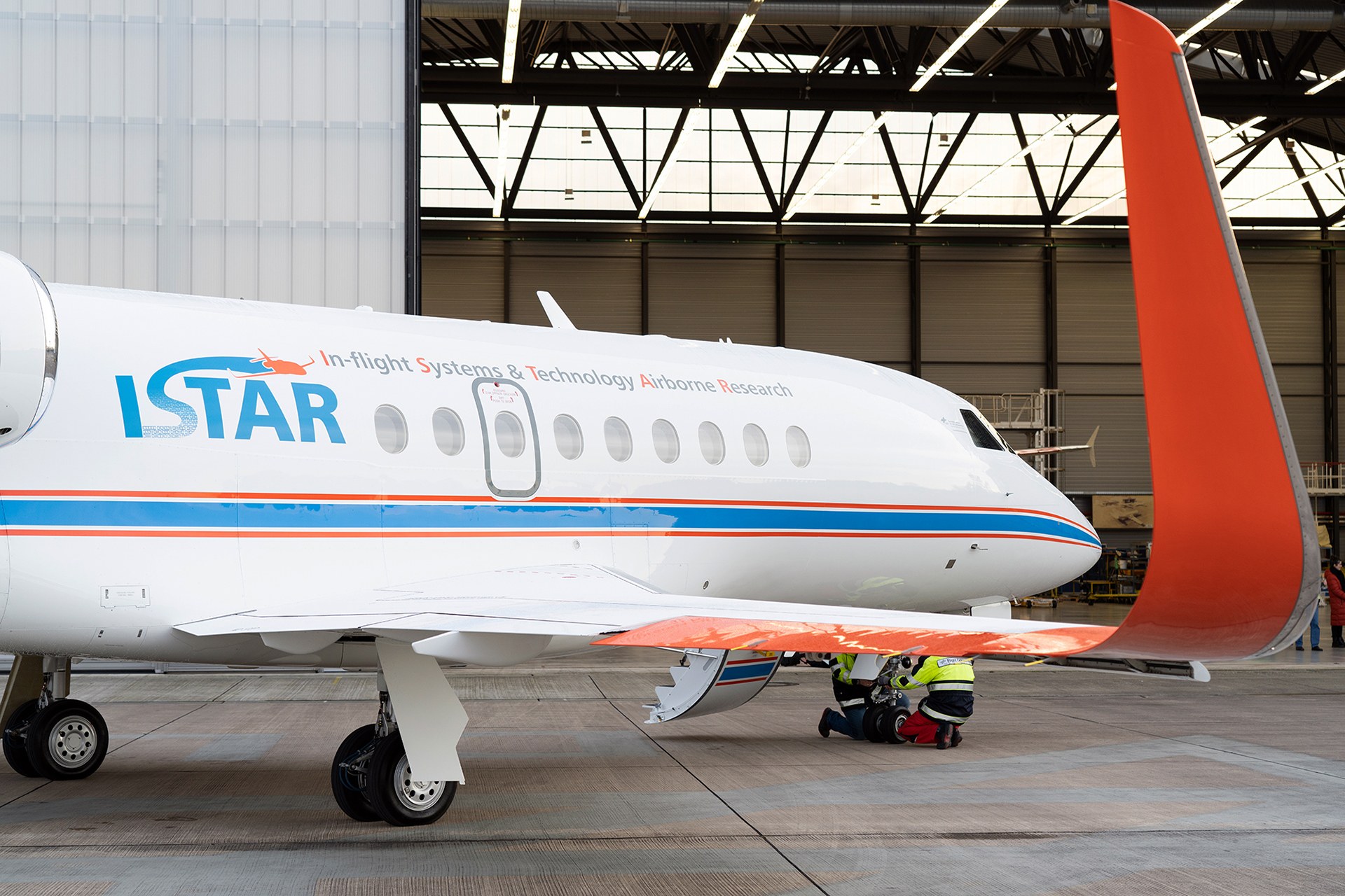 ISTAR vor dem DLR-Hangar in Braunschweig