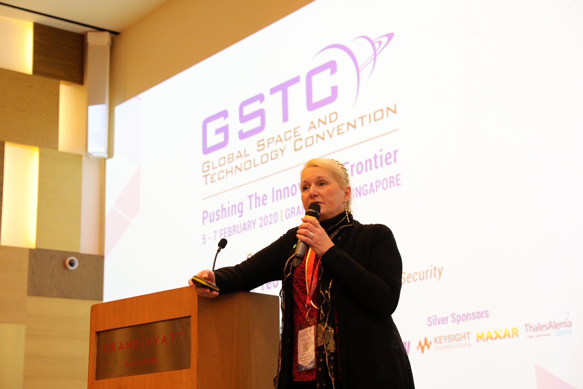 DLR Prof. Pascale Ehrenfreund