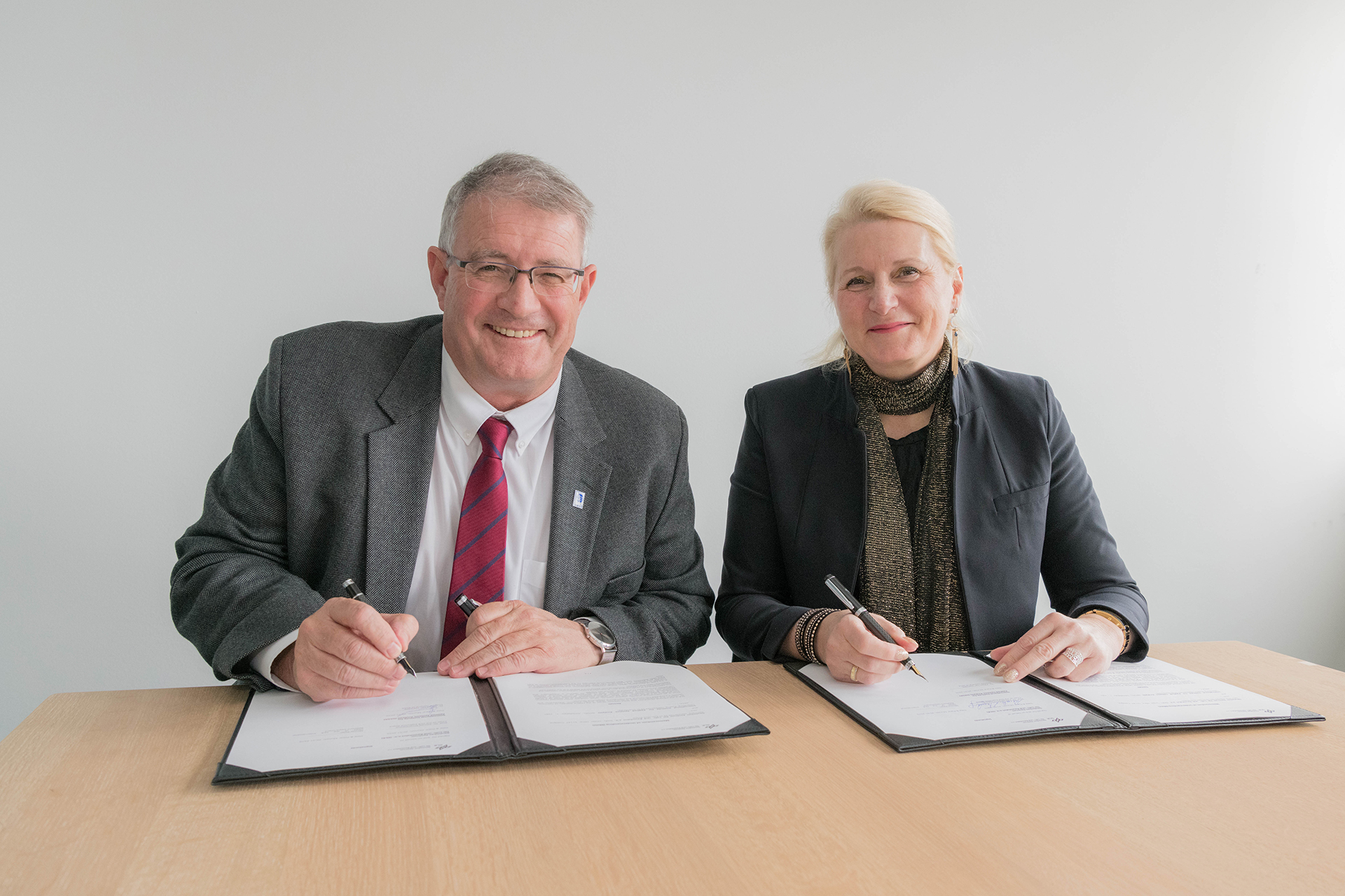 Unterzeichnung der Absichtserklärung zwischen IIASA und DLR